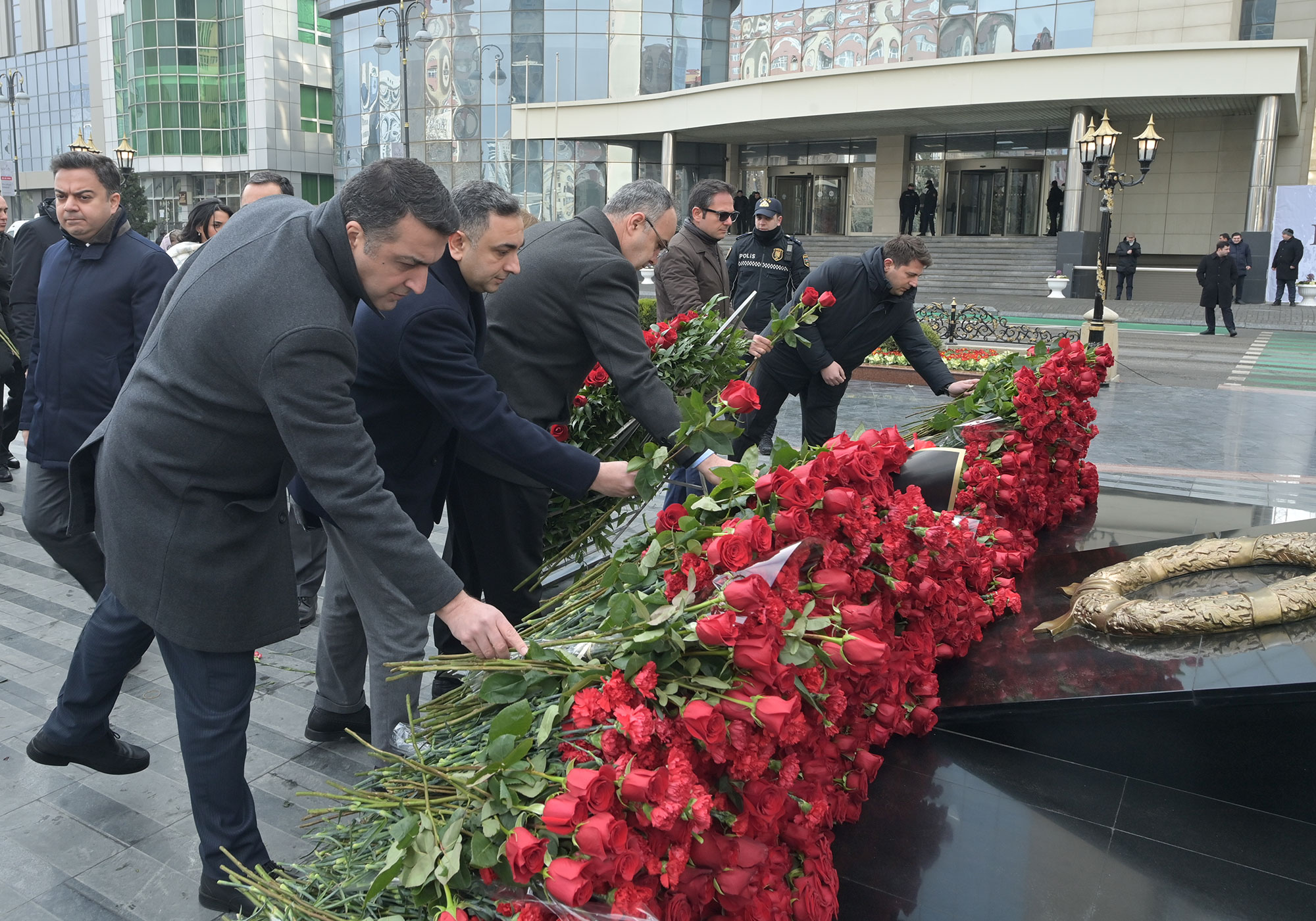 Elm və Təhsil Nazirliyinin kollektivi Xocalı qurbanlarını yad edib