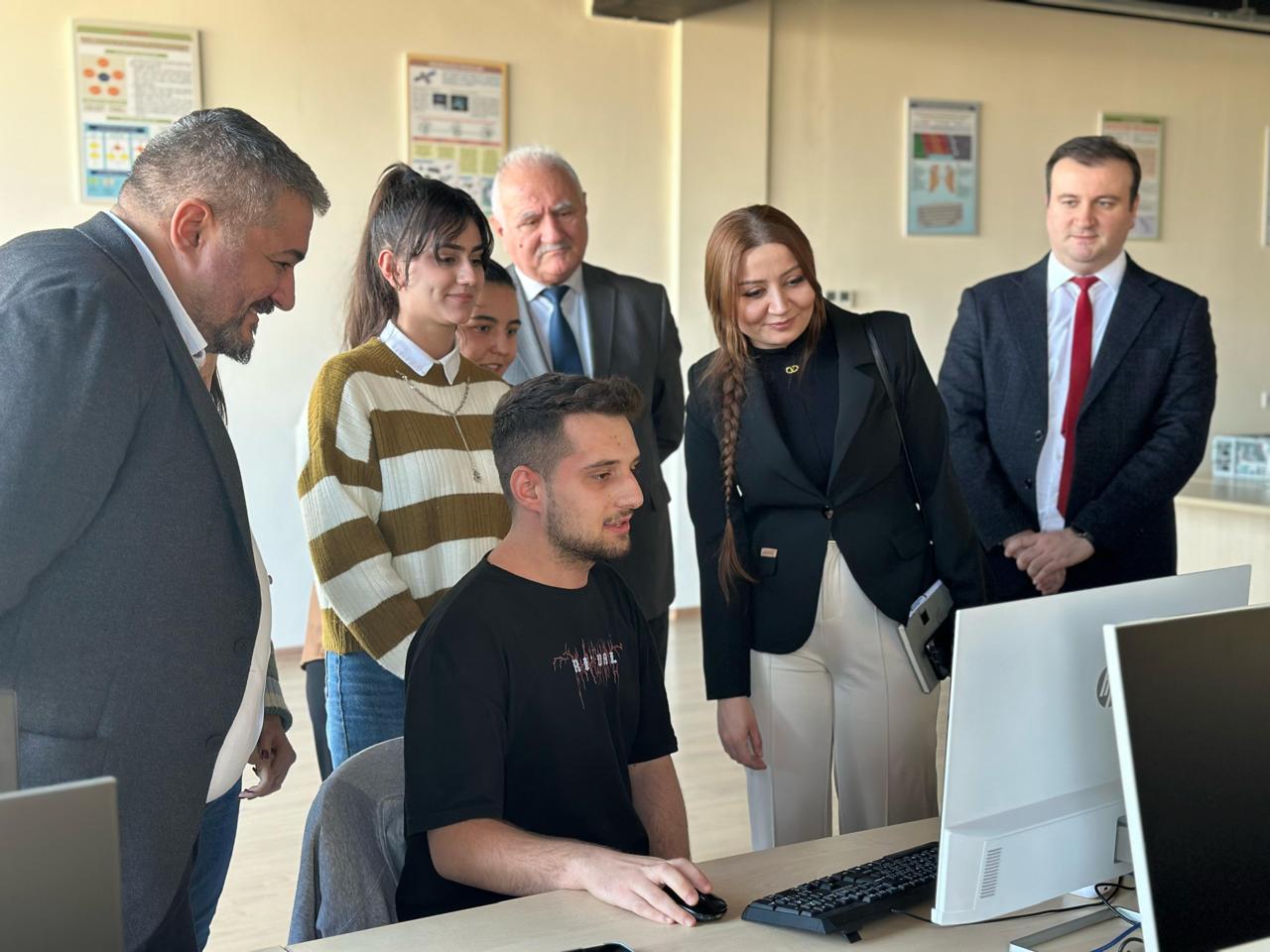 Elm və Təhsil Nazirliyinin və İqtisadi Zonalar Agentliyinin İctimai Şura üzvləri arasında görüş keçirilib  