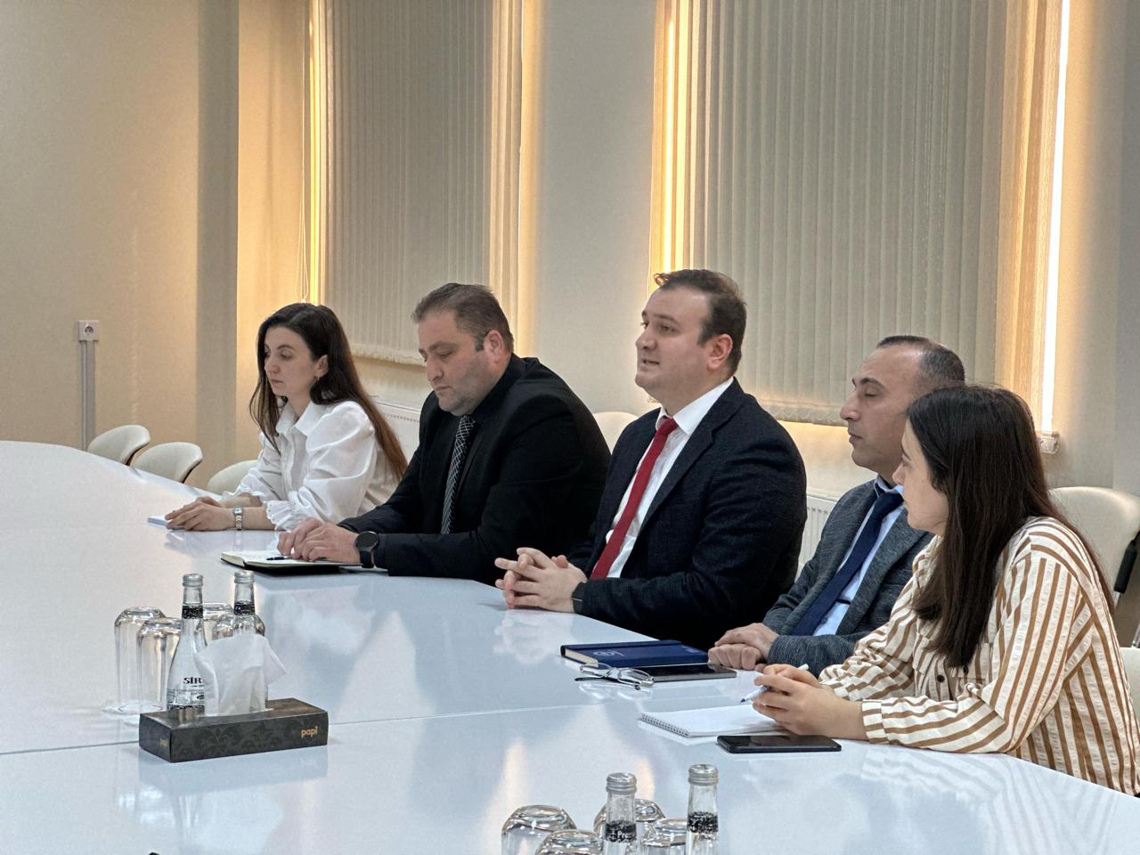 Elm və Təhsil Nazirliyinin və İqtisadi Zonalar Agentliyinin İctimai Şura üzvləri arasında görüş keçirilib  