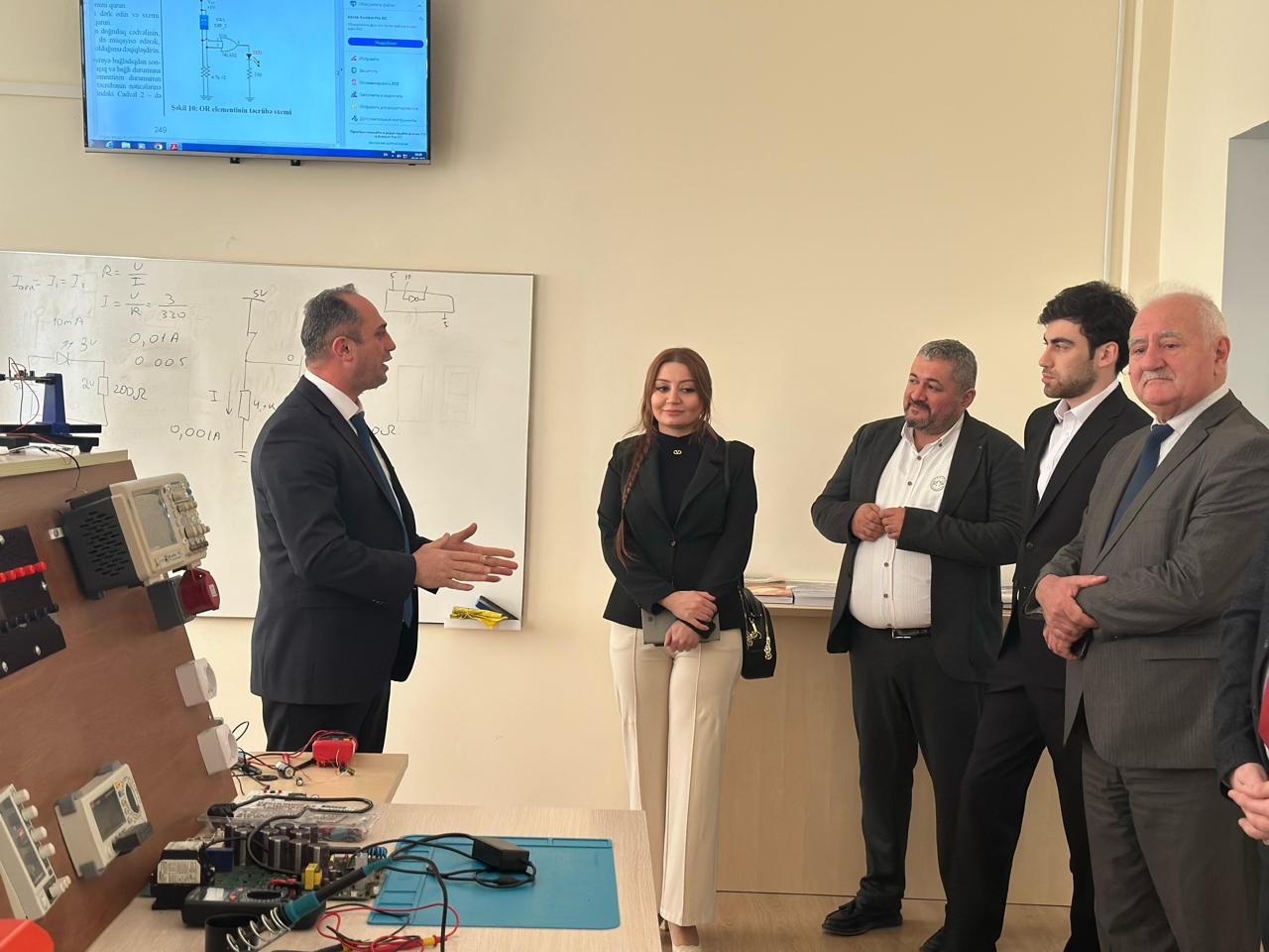 Elm və Təhsil Nazirliyinin və İqtisadi Zonalar Agentliyinin İctimai Şura üzvləri arasında görüş keçirilib  