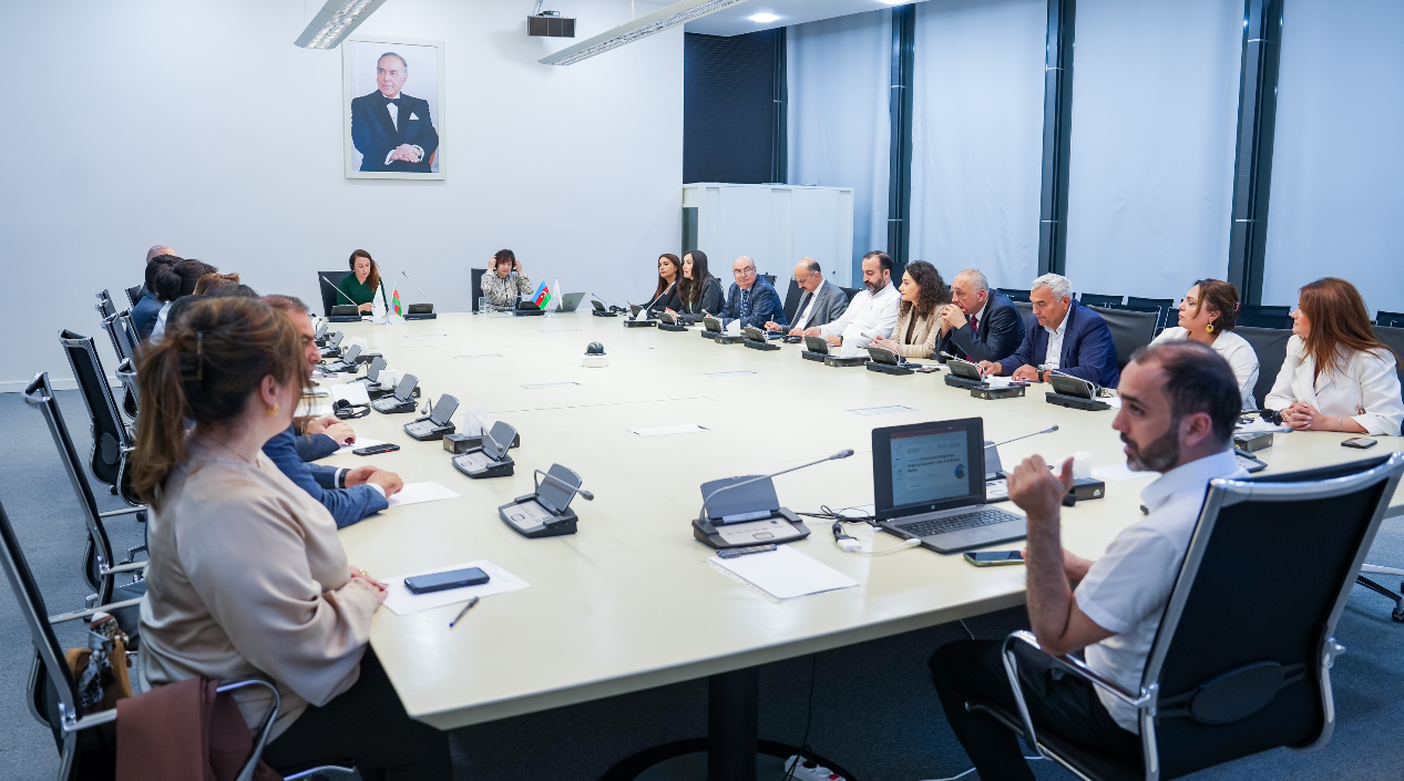 "Əmək bazarı və sənaye 4.0 çağırışları" mövzusunda “dəyirmi masa” keçirilib 