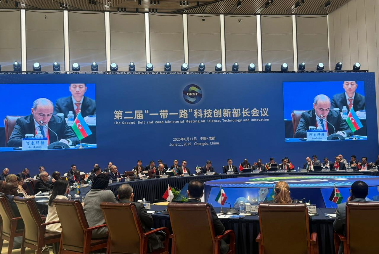 Emin Əmrullayev 2-ci “Bir kəmər, Bir yol” Nazirlər iclasında çıxış edib