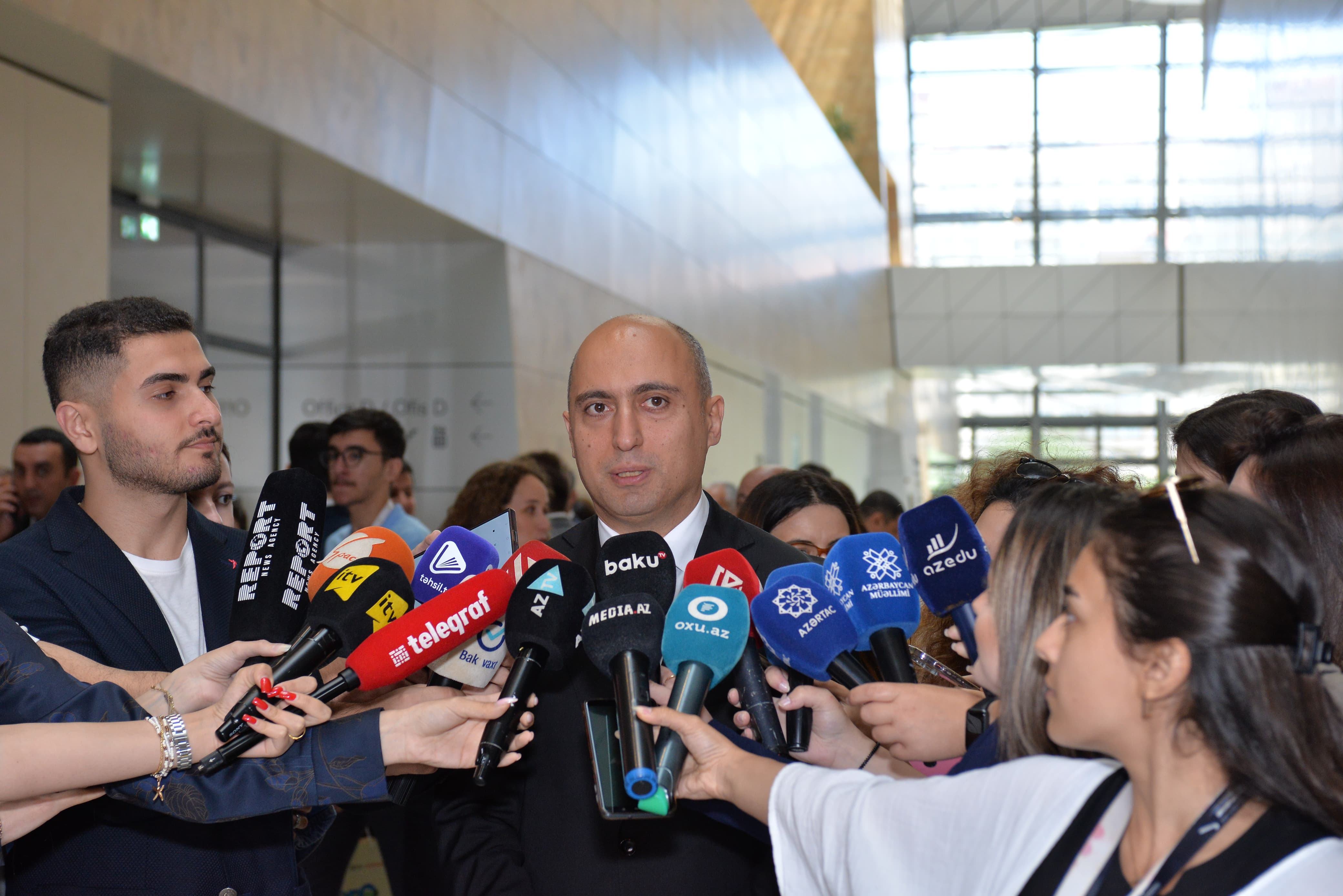 Emin Əmrullayev: 6 universitetin Top 1000-ə düşməsi atılan addımların effektivliyini göstərir 