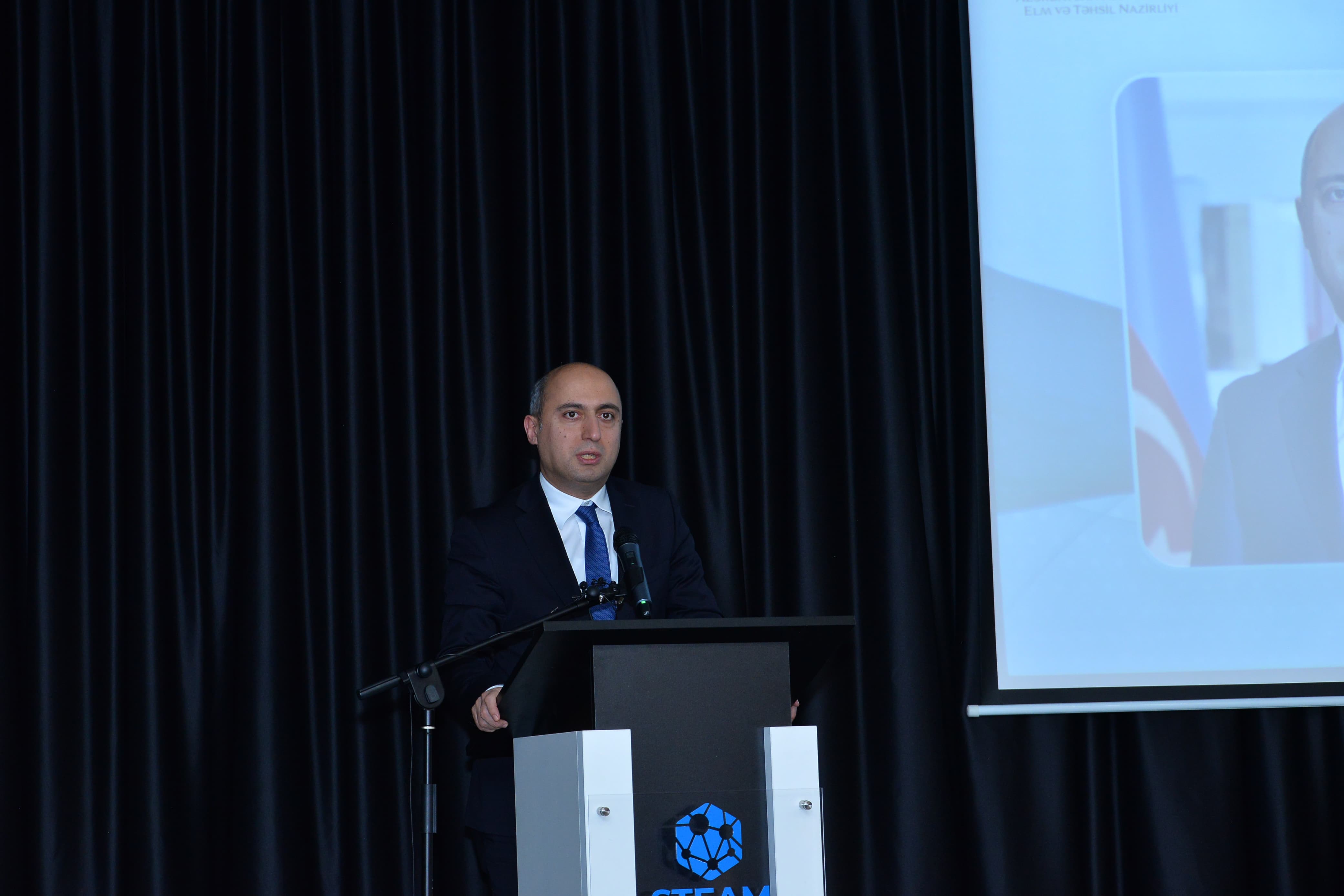 Emin Əmrullayev: Fənn bilikləri zəif olan müəllimin metodik bacarıqları yuxarı ola bilməz 