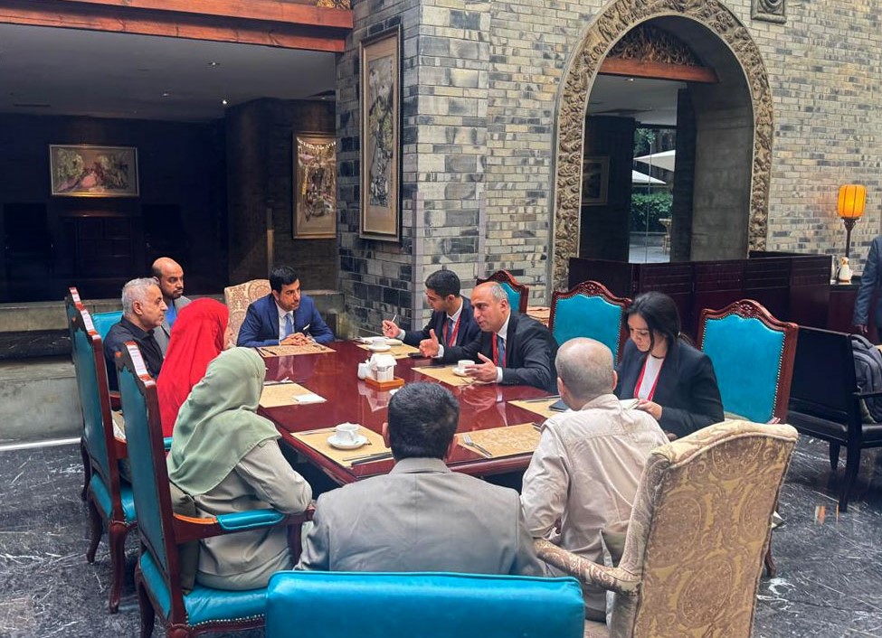 Emin Əmrullayev omanlı həmkarı ilə görüşüb 