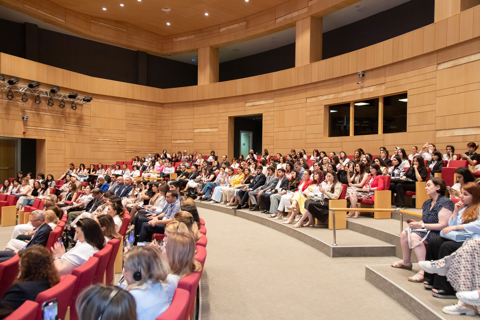 Emin Əmrullayev VIII ADA Beynəlxalq Təhsil Konfransında iştirak edib