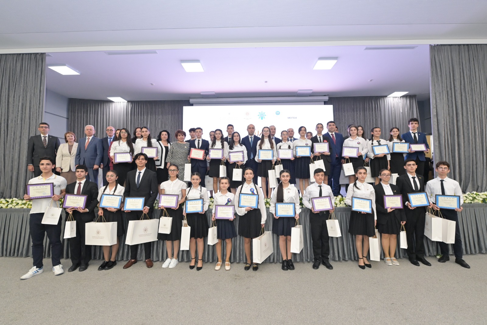 “Ən yaxşı təqdimat" müsabiqəsinin qalibləri  mükafatlandırılıb