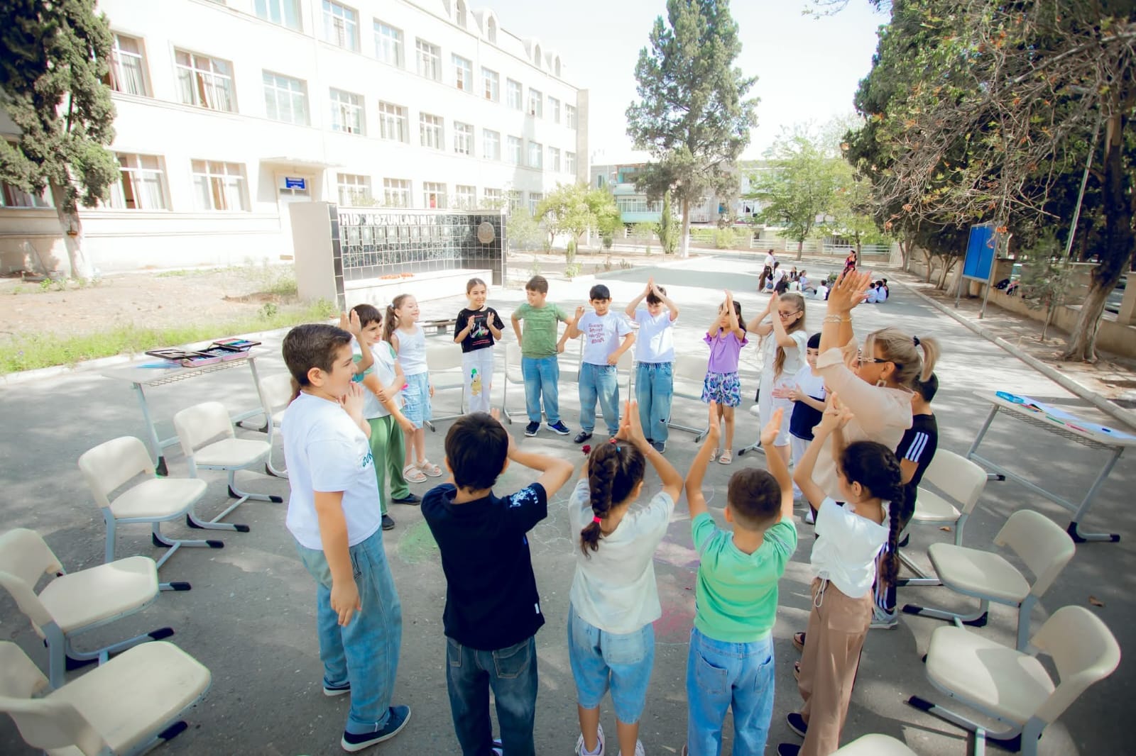 “Evdə boş oturmaqdansa, məktəbə gəlmək daha yaxşıdır” – “Yay məktəbi”ndən REPORTAJ