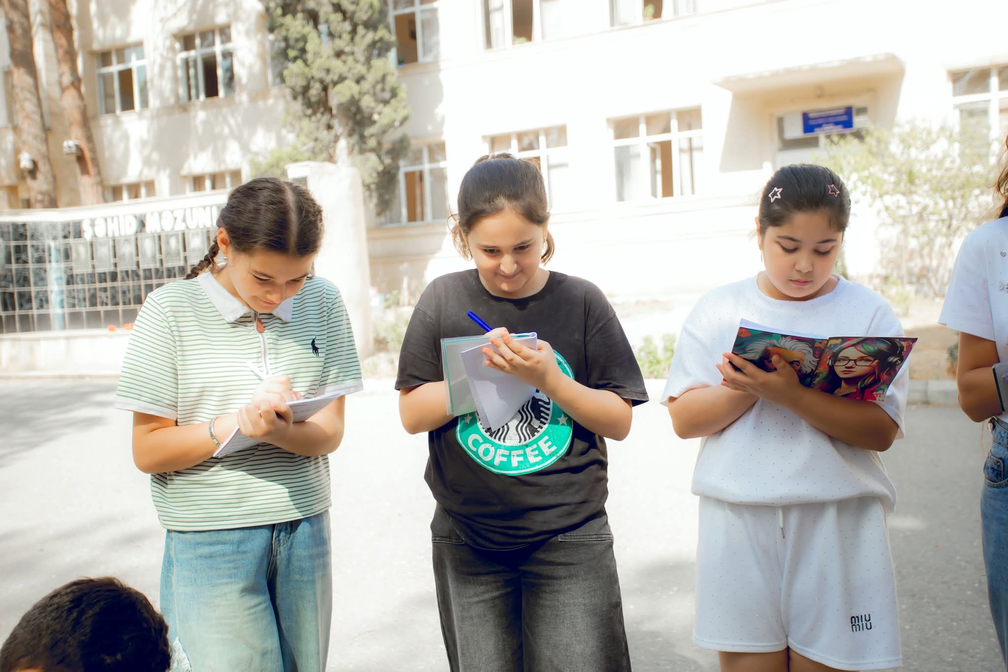 “Evdə boş oturmaqdansa, məktəbə gəlmək daha yaxşıdır” – “Yay məktəbi”ndən REPORTAJ