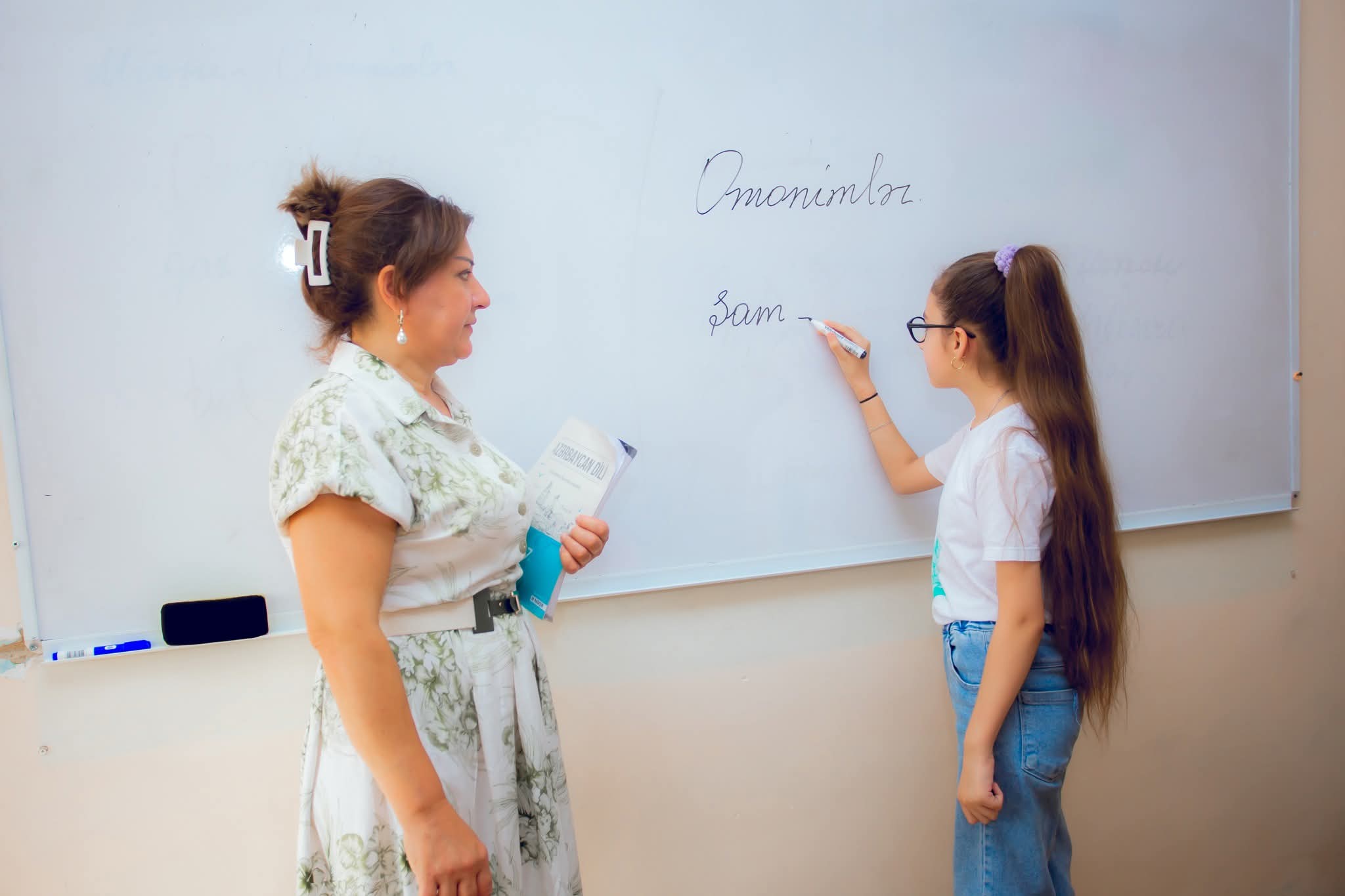 “Evdə boş oturmaqdansa, məktəbə gəlmək daha yaxşıdır” – “Yay məktəbi”ndən REPORTAJ