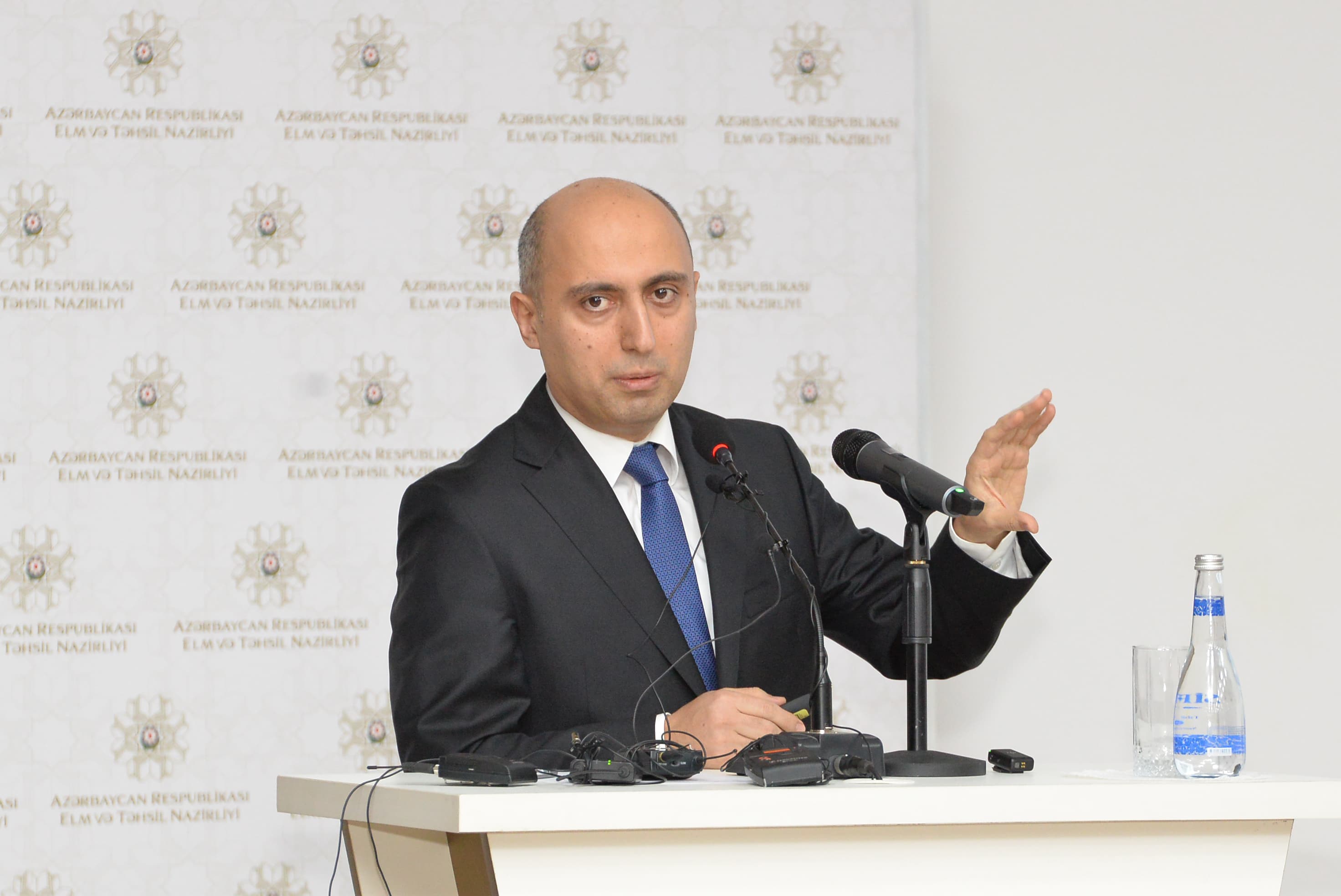 "Əvvəl deyirdilər sertifikatlaşdırmanı niyə edirsiniz, indi deyirlər niyə gec edirsiniz" – Nazir 