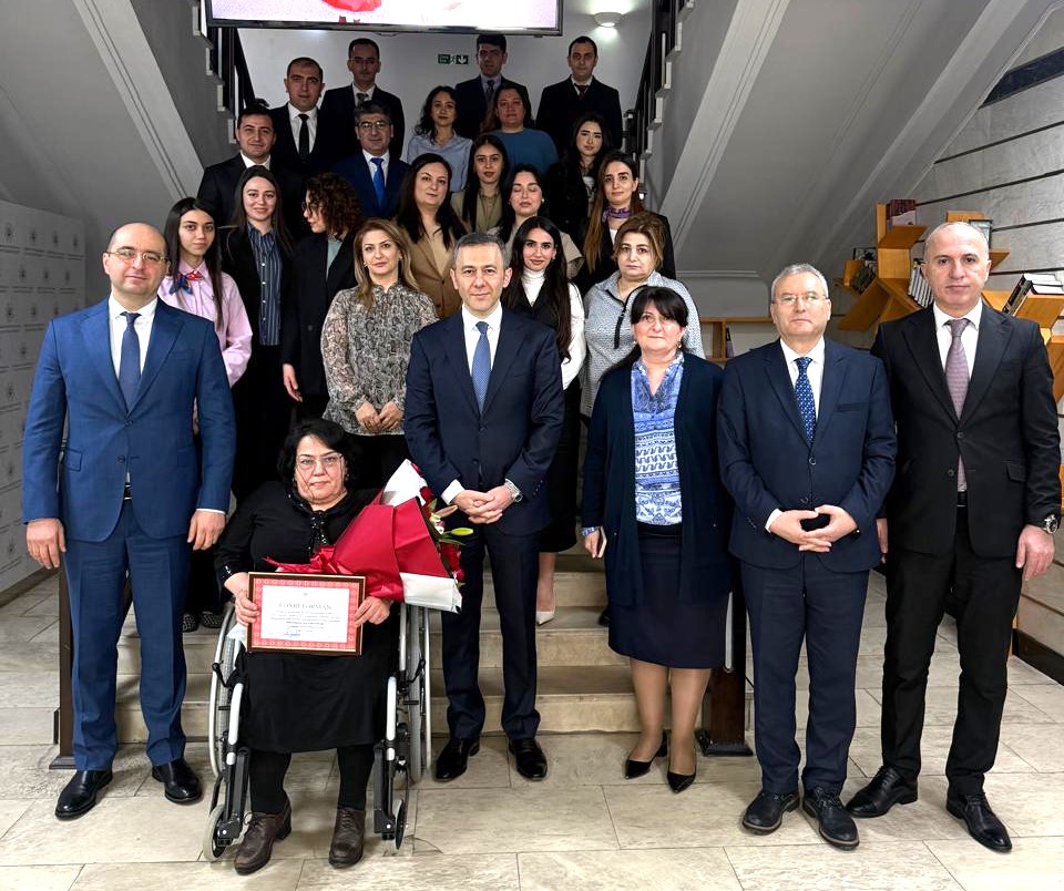 Əvvəlcə əczaçı, sonra riyaziyyatçı-mühəndis, daha sonra elmi işçi… 