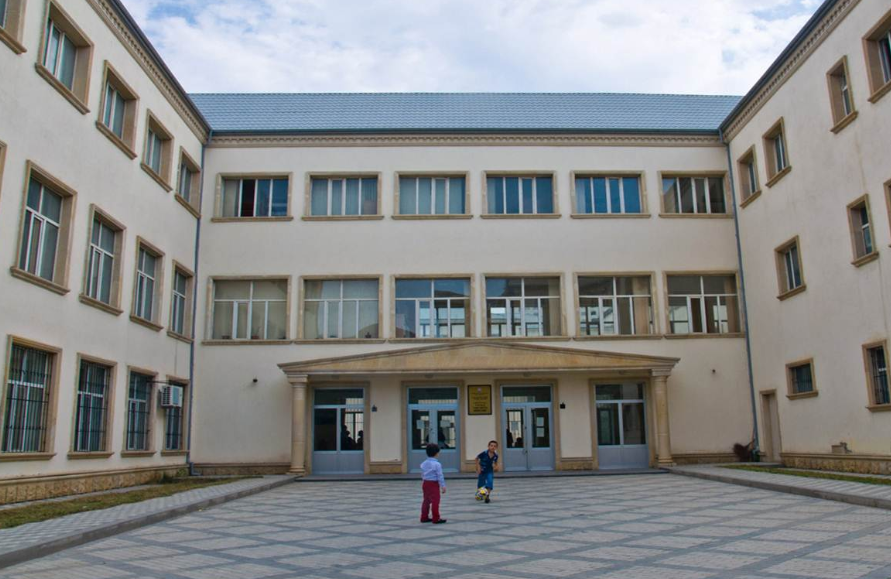 Əyləncəli oyunu narazılığa səbəb olan müəllim açıqlama verdi 