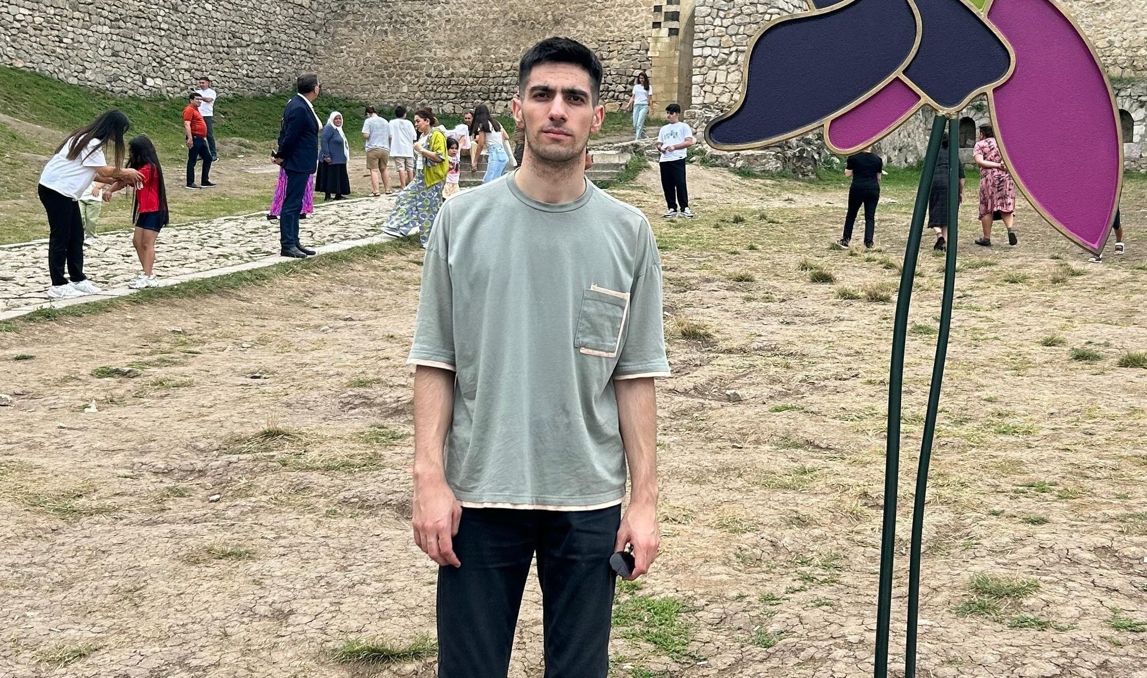 Eyni saat, eyni ümid: Bir tələbənin hekayəsi 