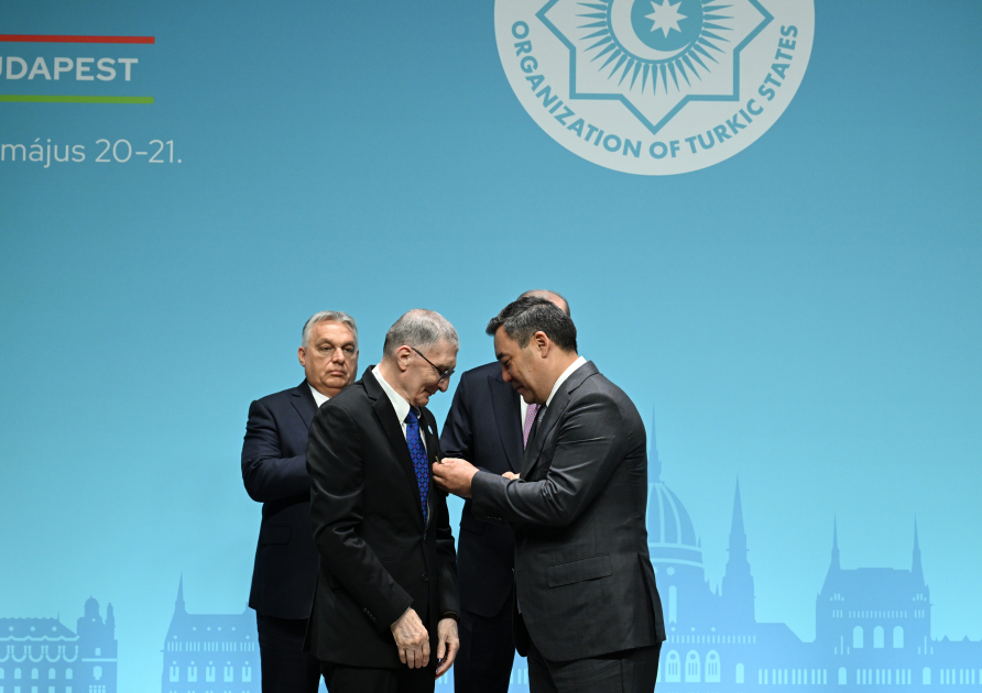 Əziz Sancara Əli Şir Nəvai Beynəlxalq Mükafatı təqdim edilib 