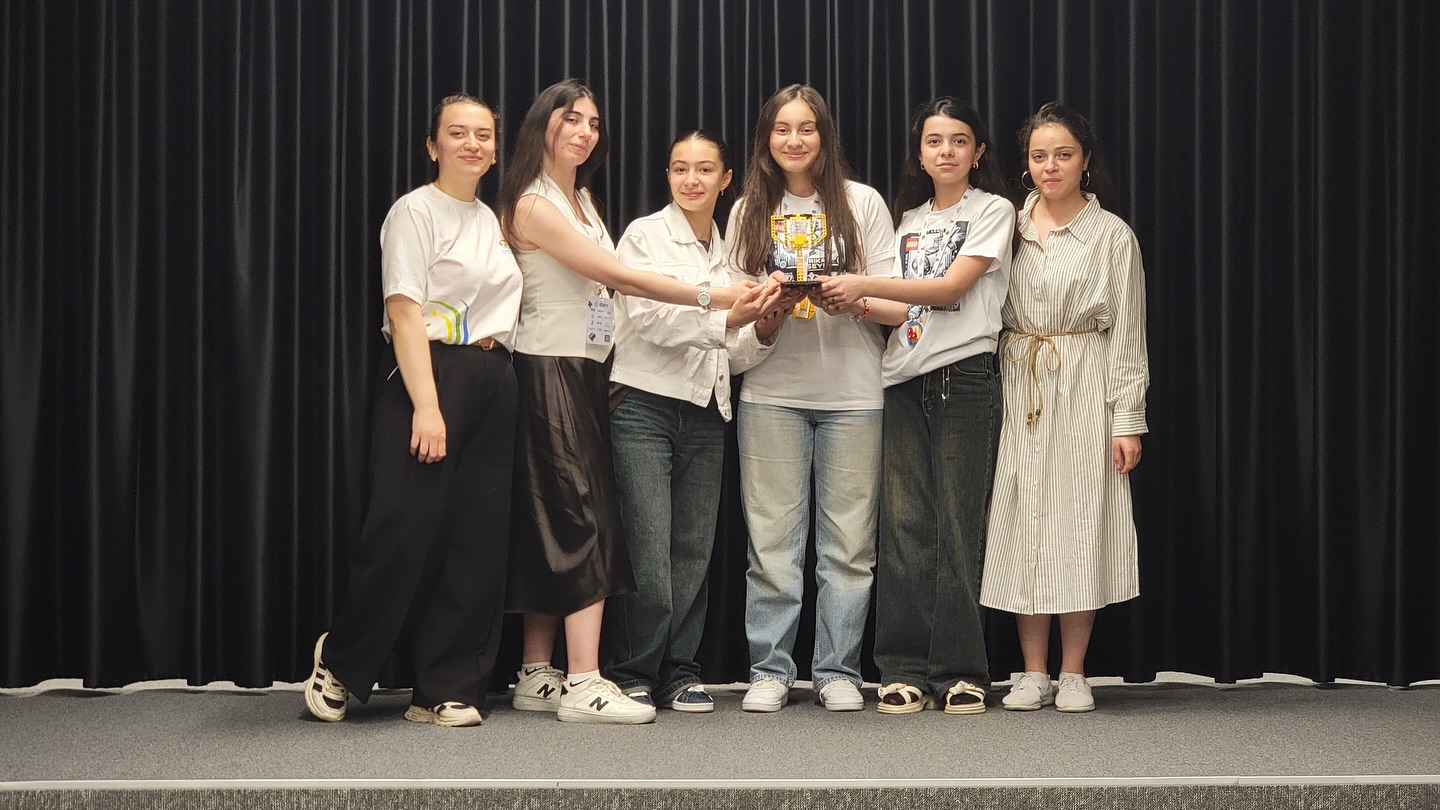 "FIRST LEGO League Challenge" yarışının qalibləri mükafatlandırılıb