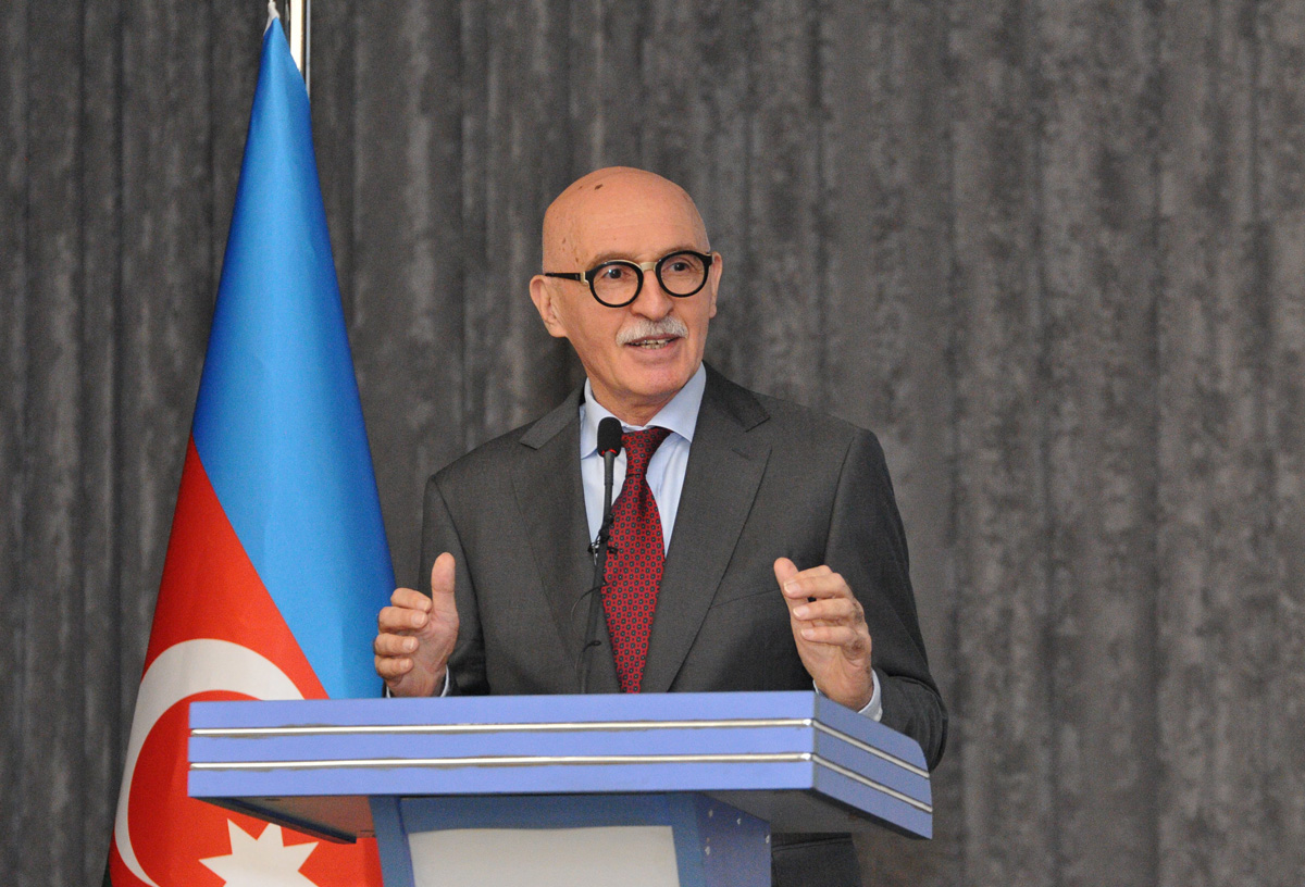 Firudin Qurbanov: Bilik və bacarıq dəyərlərlə tamamlanmalıdır 