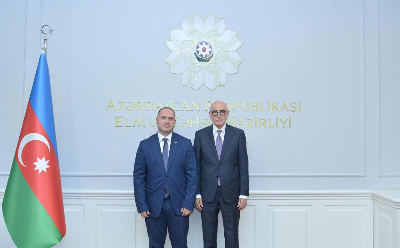 Firudin Qurbanov Gürcüstan parlamentinin komitə sədri ilə görüşüb