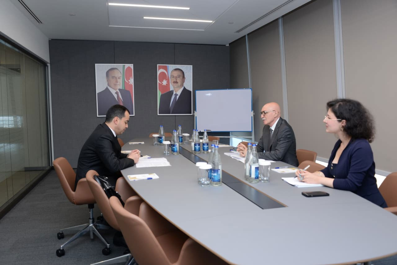 Firudin Qurbanov türkmənistanlı həmkarı ilə görüşüb 