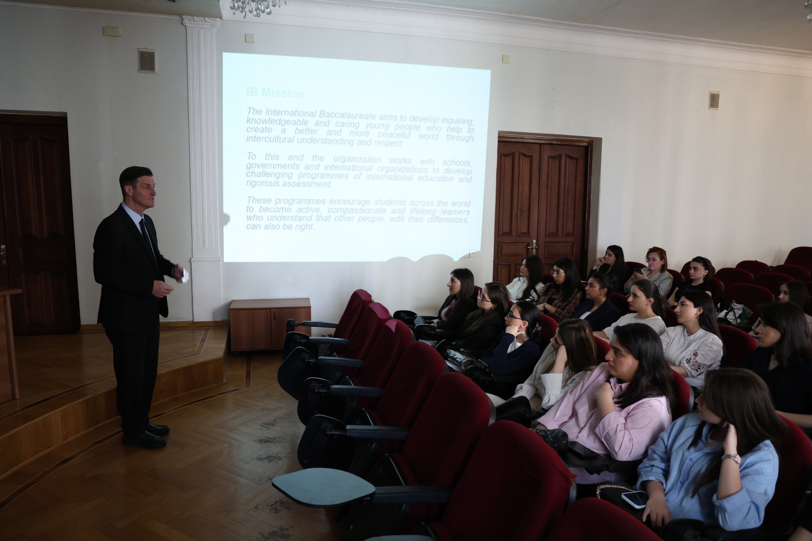 Gələcəyin pedaqoqları üçün 6 aylıq təlim keçirilir