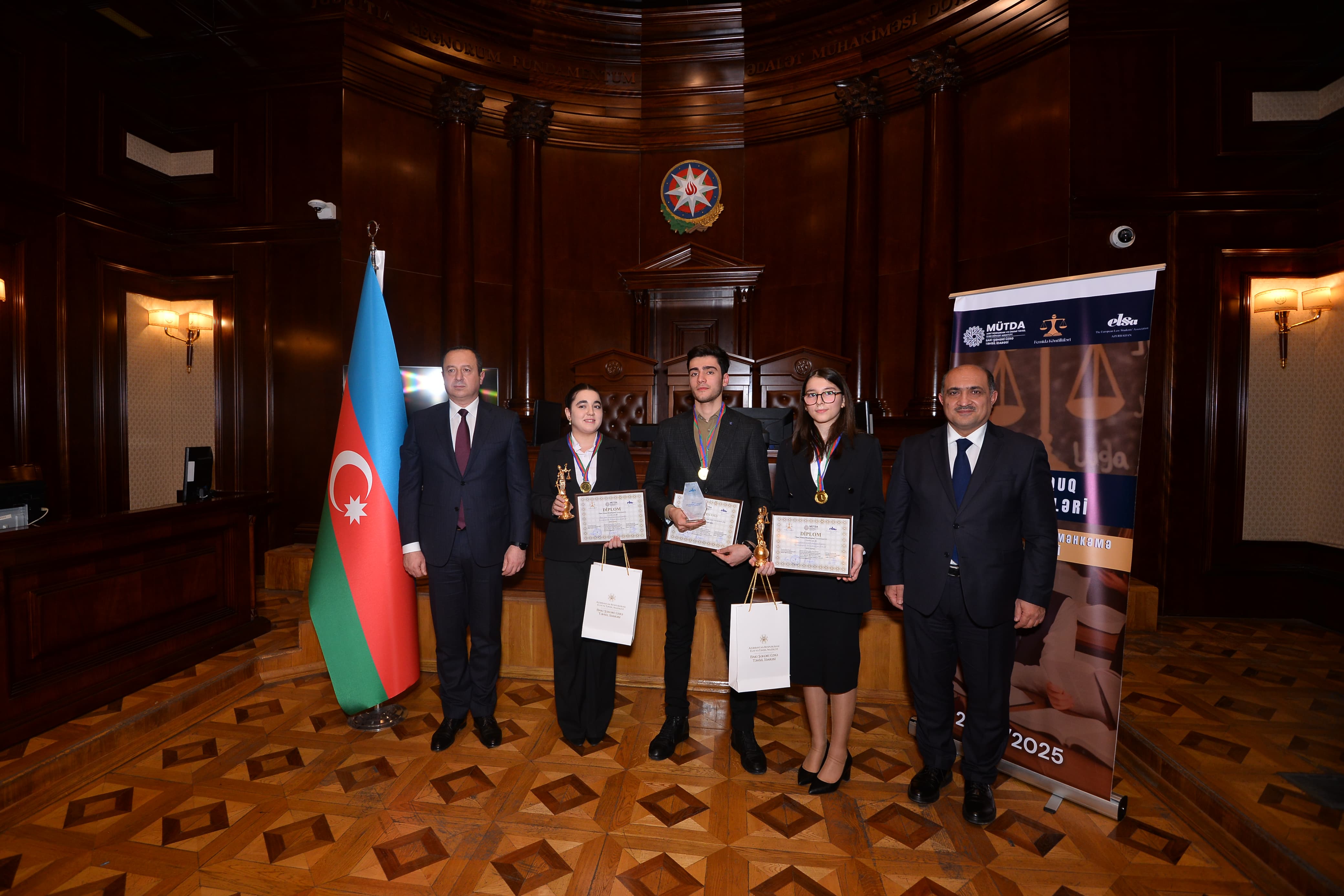 “Gənc Hüquq Müdafiəçiləri” məhkəmə müsabiqəsi qalibləri mükafatlandırılıb 