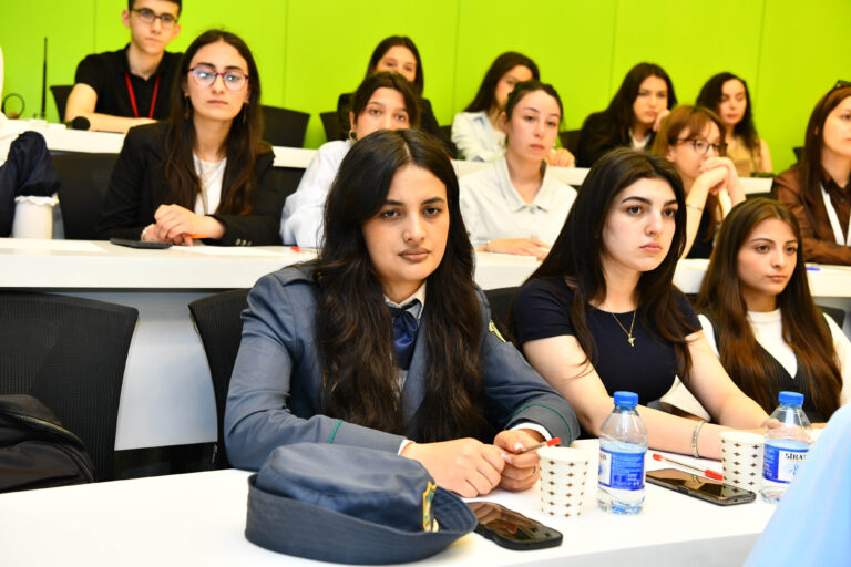 “Gənc qızların cəmiyyətə asan inteqrasiyasına hazırlıq” mövzusunda təlim keçirilib
