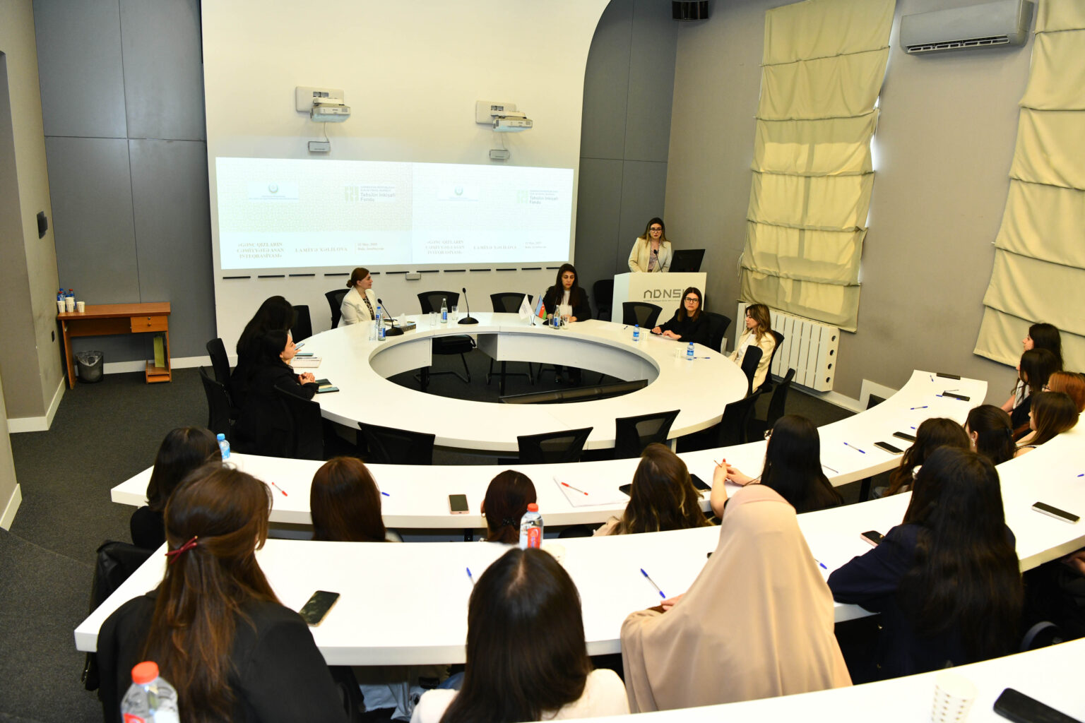 “Gənc qızların cəmiyyətə asan inteqrasiyasına hazırlıq” mövzusunda təlim keçirilib