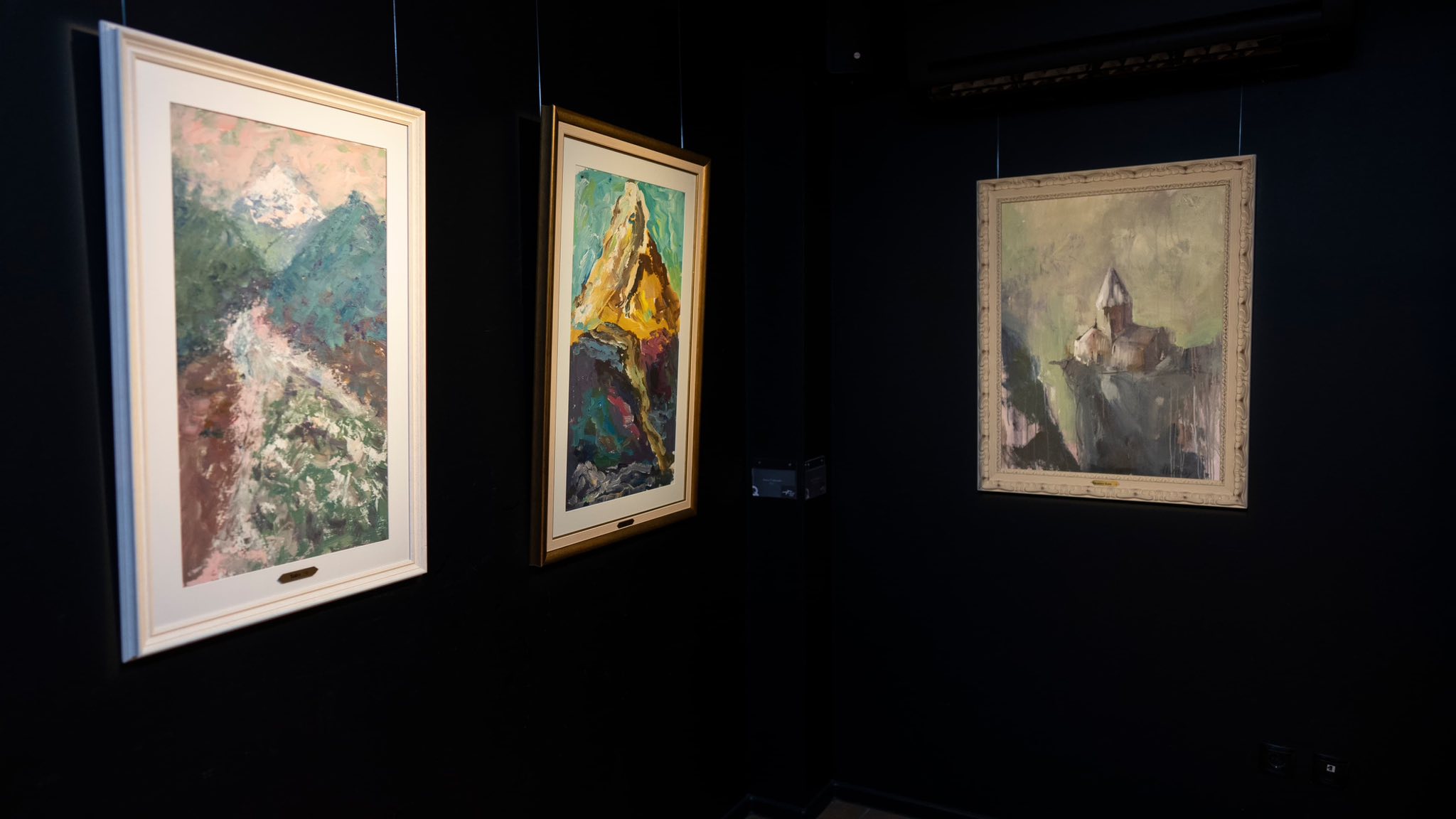 Gənc rəssamların sərgisi - Mövzu Qarabağ olub 