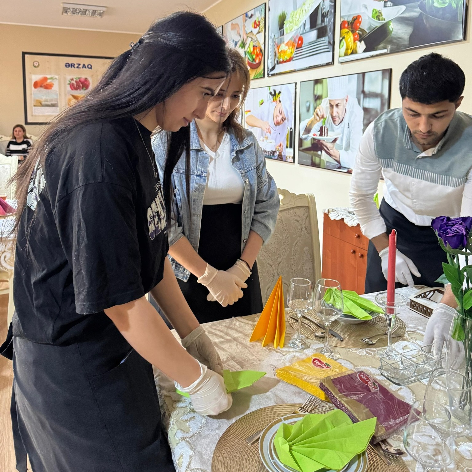 Gəncə Dövlət Peşə Təhsili Mərkəzində ofisiant və barmen ixtisasları təlimlər başa çatıb