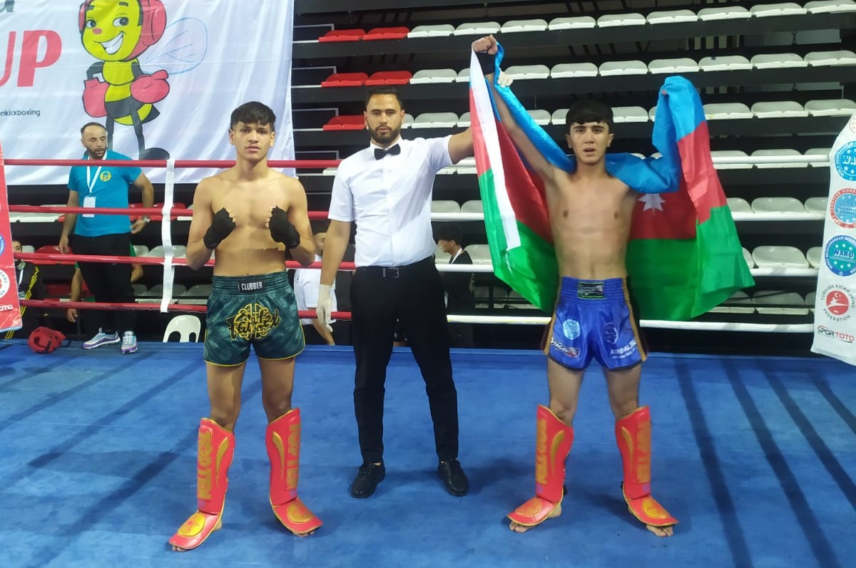 Gəncə məktəblisi kikboksinq üzrə beynəlxalq yarışın qalibi olub 