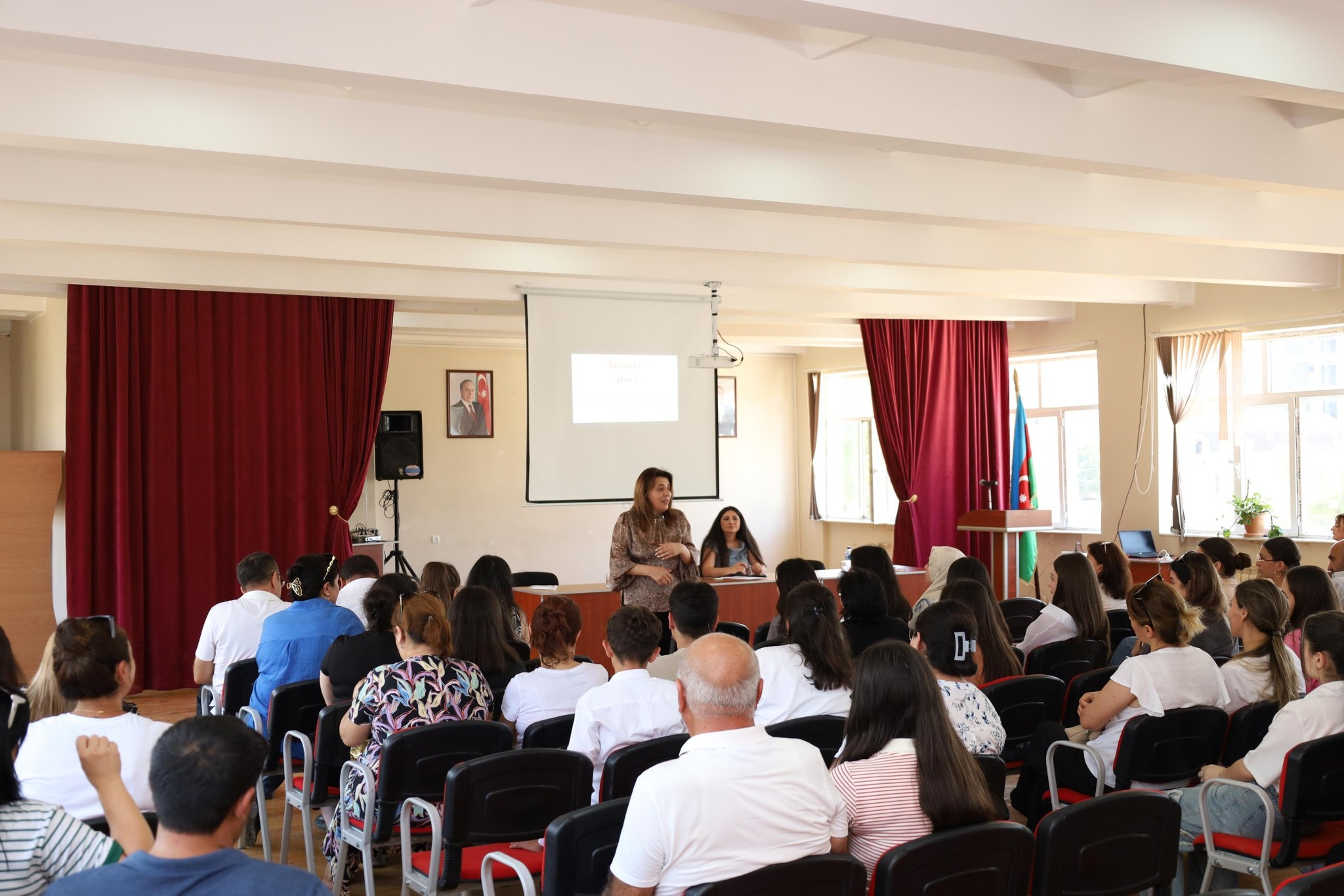 Gəncə və Goranboyda yenilənmiş tam orta məktəblərə qəbul həyata keçirilir 