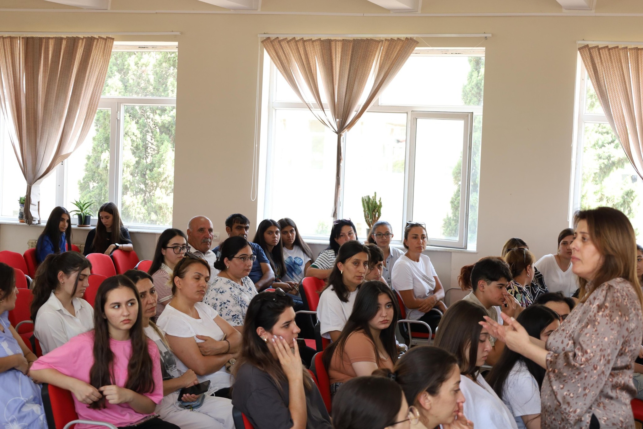 Gəncə və Goranboyda yenilənmiş tam orta məktəblərə qəbul həyata keçirilir