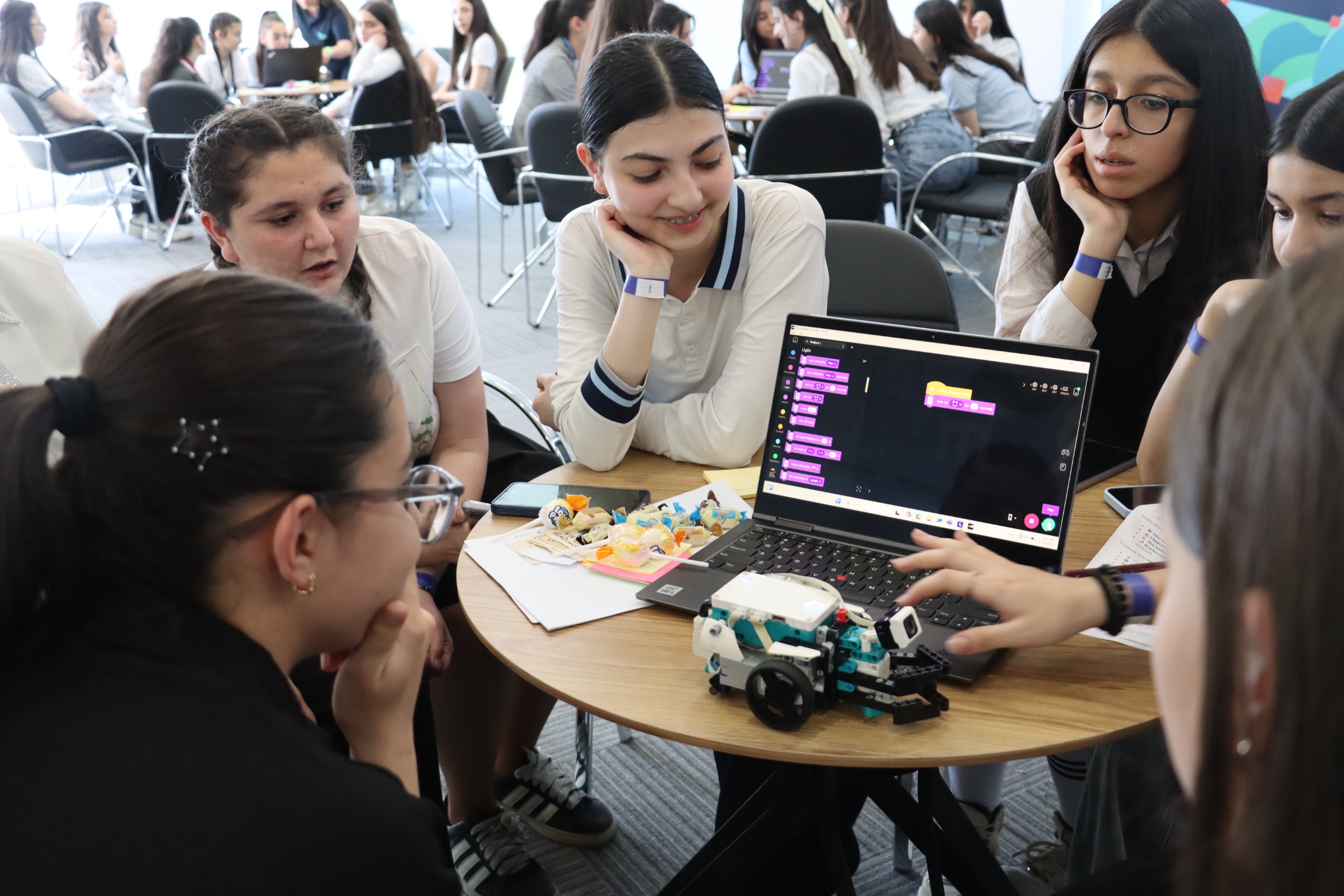 Gəncədə Beynəlxalq İKT-də Qızlar Gününə həsr olunmuş tədbir keçirilib 