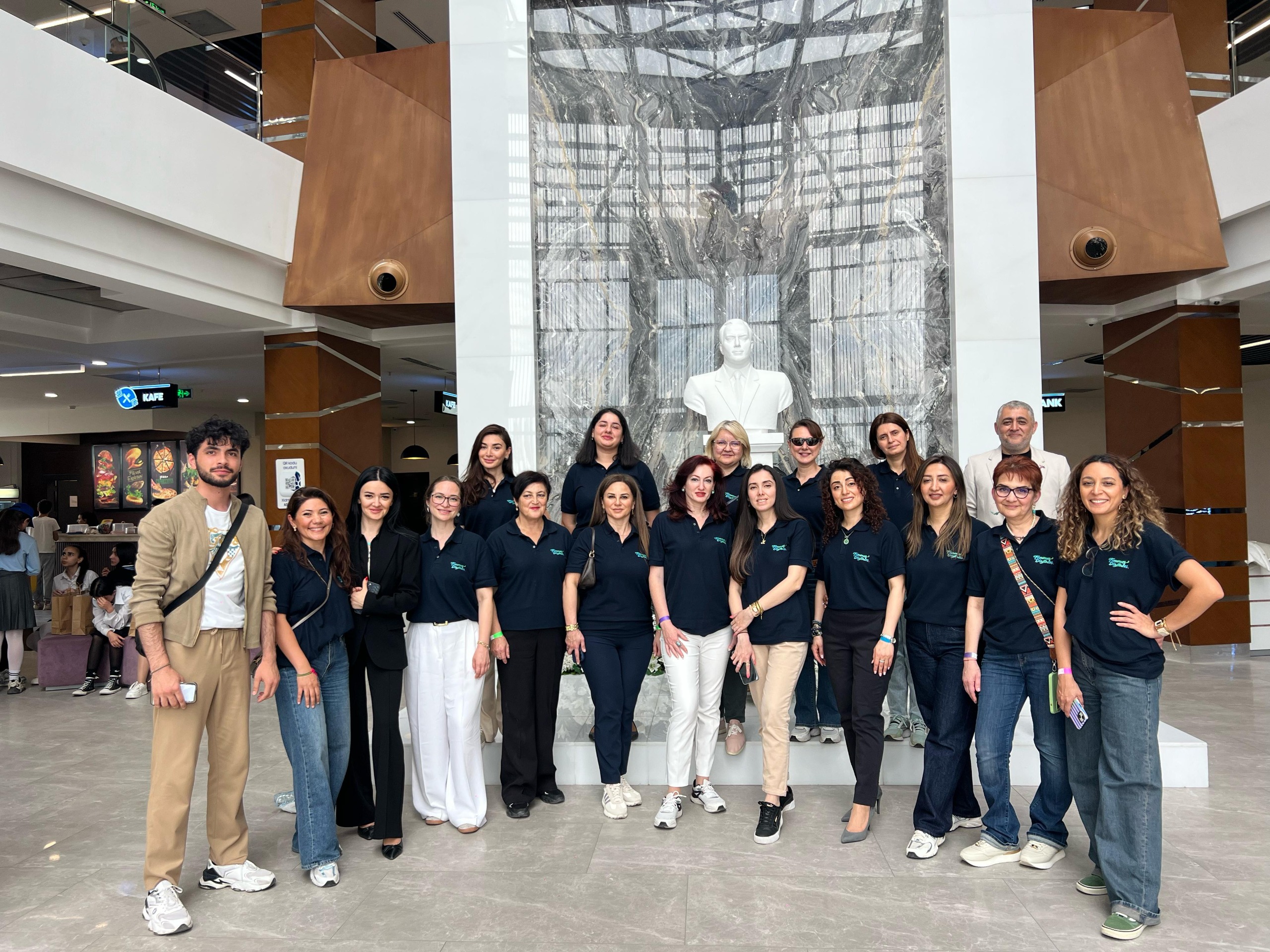 Gəncədə Beynəlxalq İKT-də Qızlar Gününə həsr olunmuş tədbir keçirilib