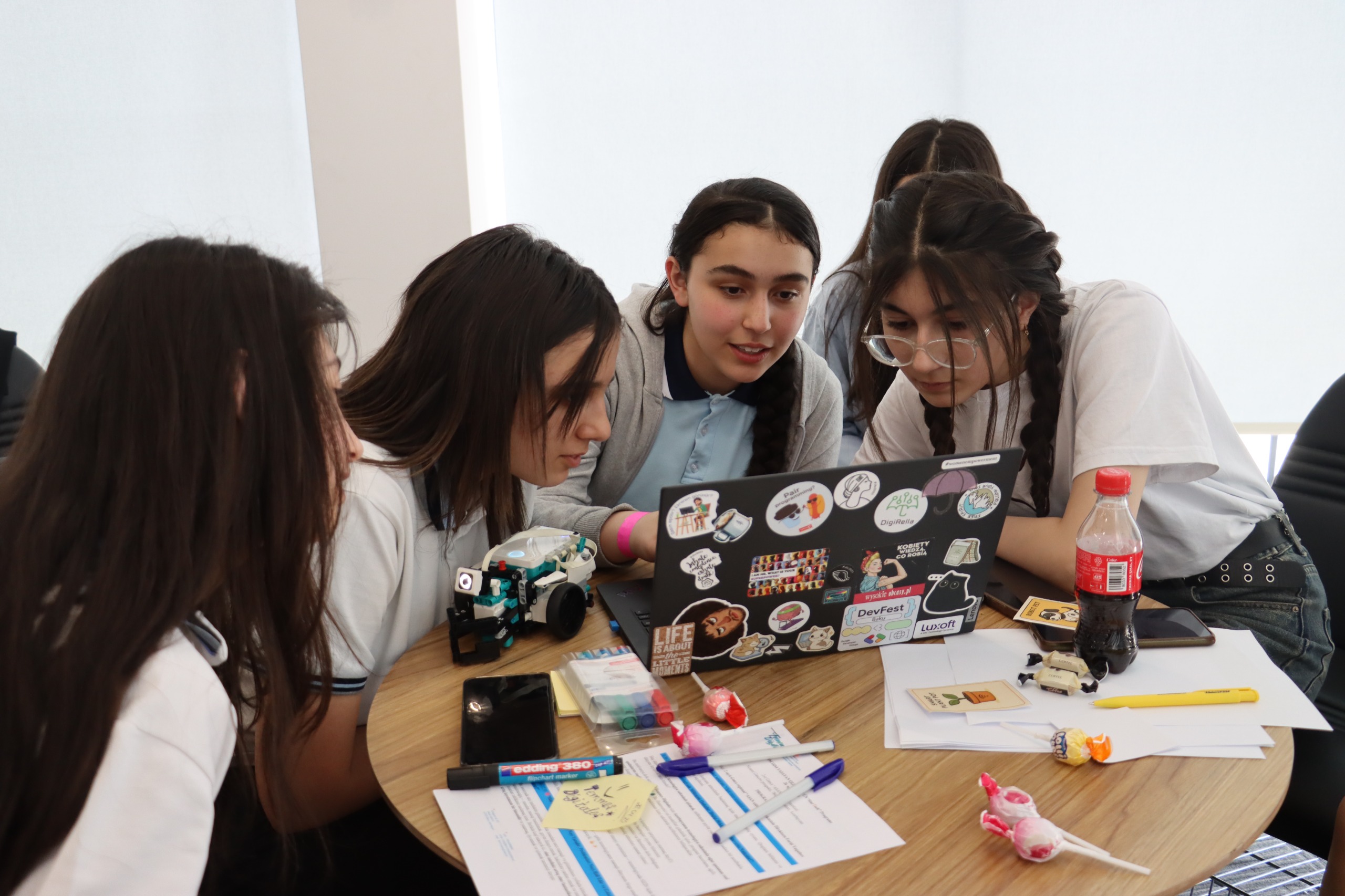 Gəncədə Beynəlxalq İKT-də Qızlar Gününə həsr olunmuş tədbir keçirilib