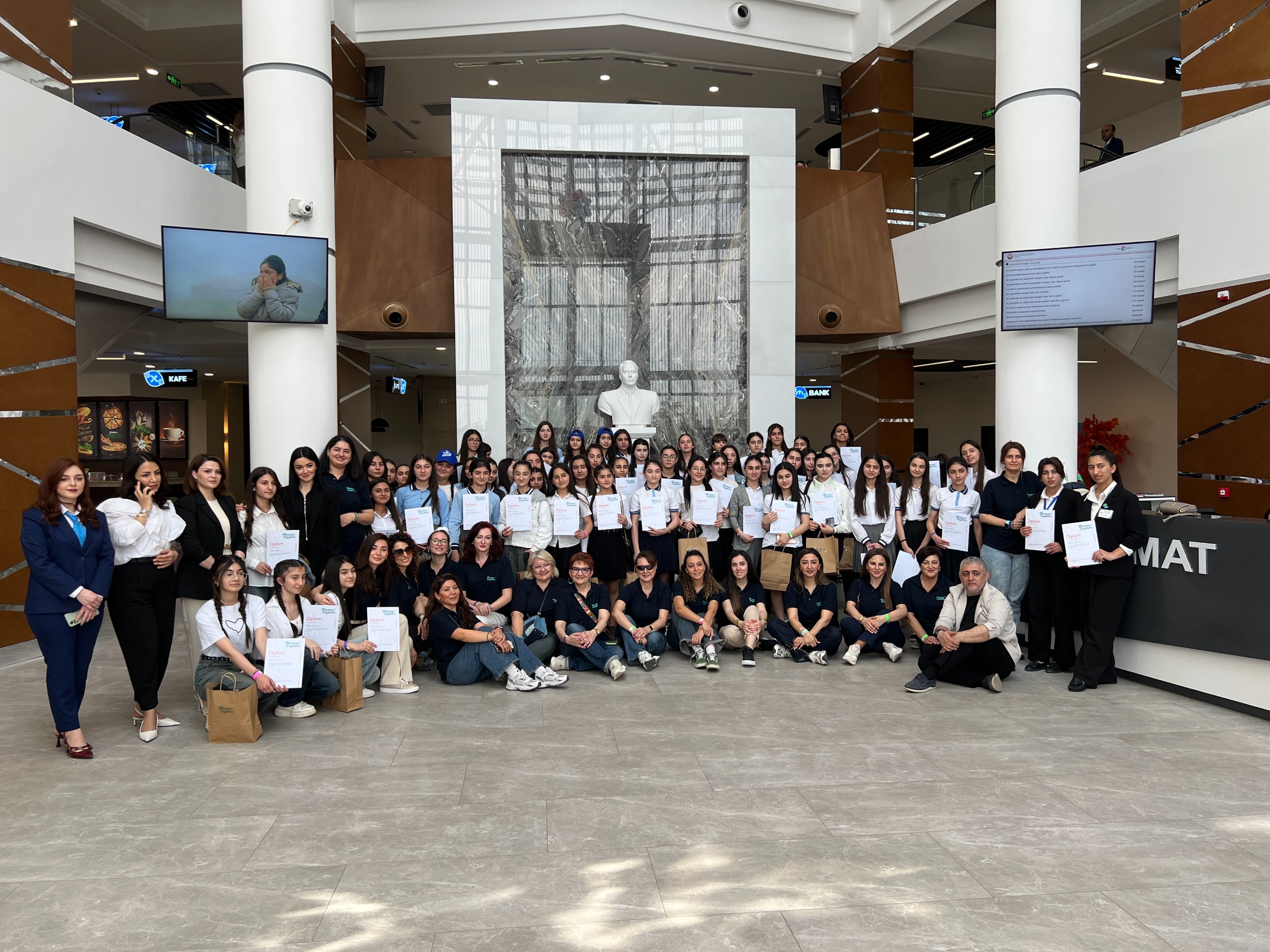 Gəncədə Beynəlxalq İKT-də Qızlar Gününə həsr olunmuş tədbir keçirilib