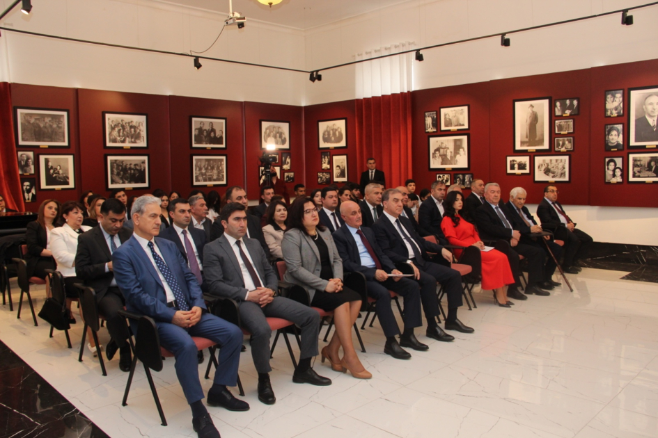 Gəncədə Mir Cəlal Paşayevin xatirəsi anılıb