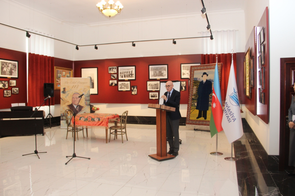 Gəncədə Mir Cəlal Paşayevin xatirəsi anılıb