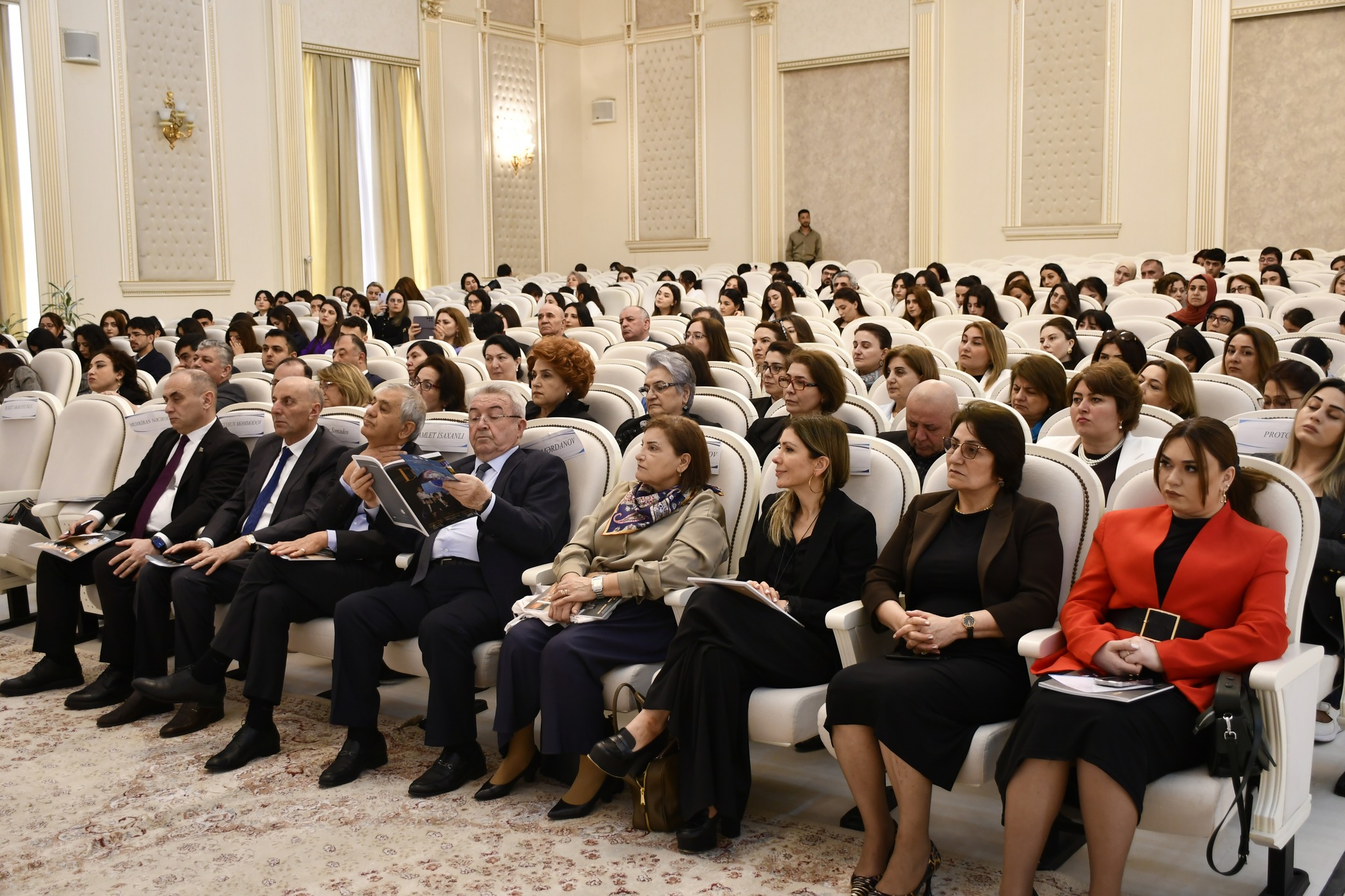 Gənclərin dünyasında süni zəkanın imkanları müzakirə olunub