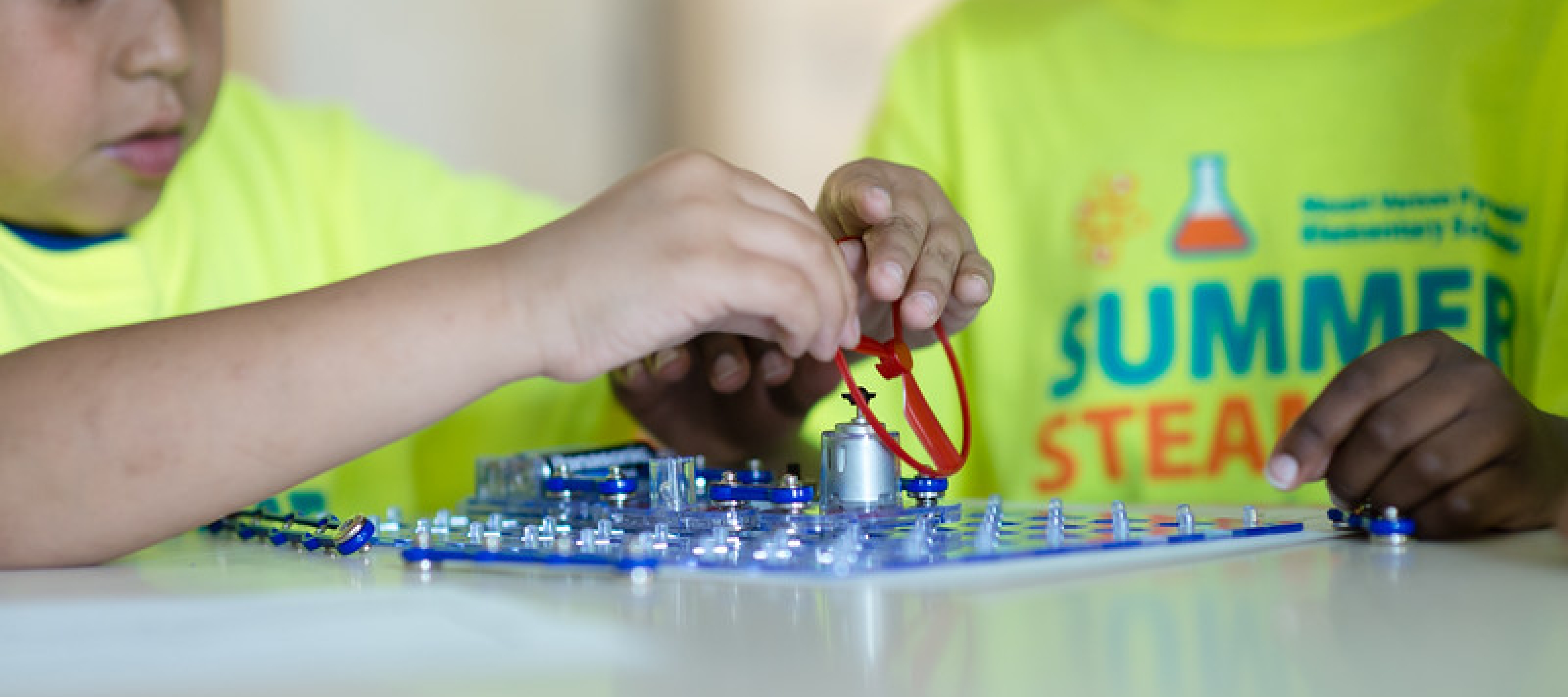 Görmə məhdudiyyəti olan uşaqlar üçün STEAM dərsləri necə keçirilməlidir? 