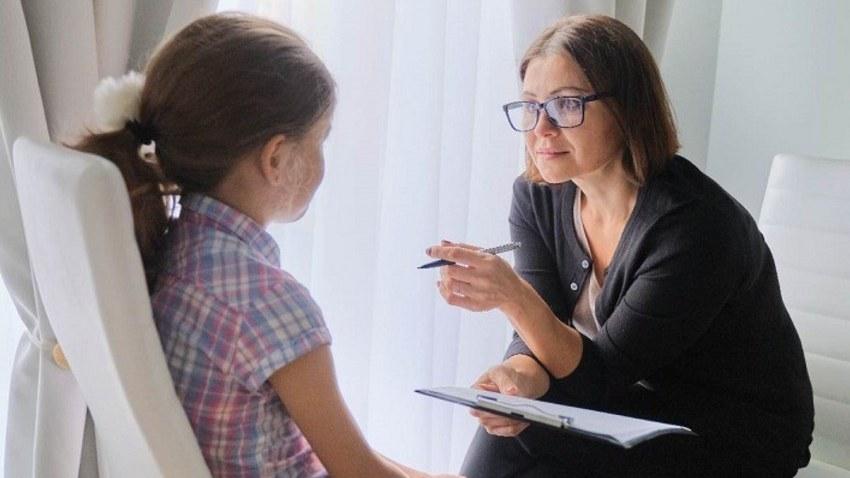 Görünməyən dərdləri görənlər: Məktəb psixoloqları necə həyat dəyişdirirlər? 