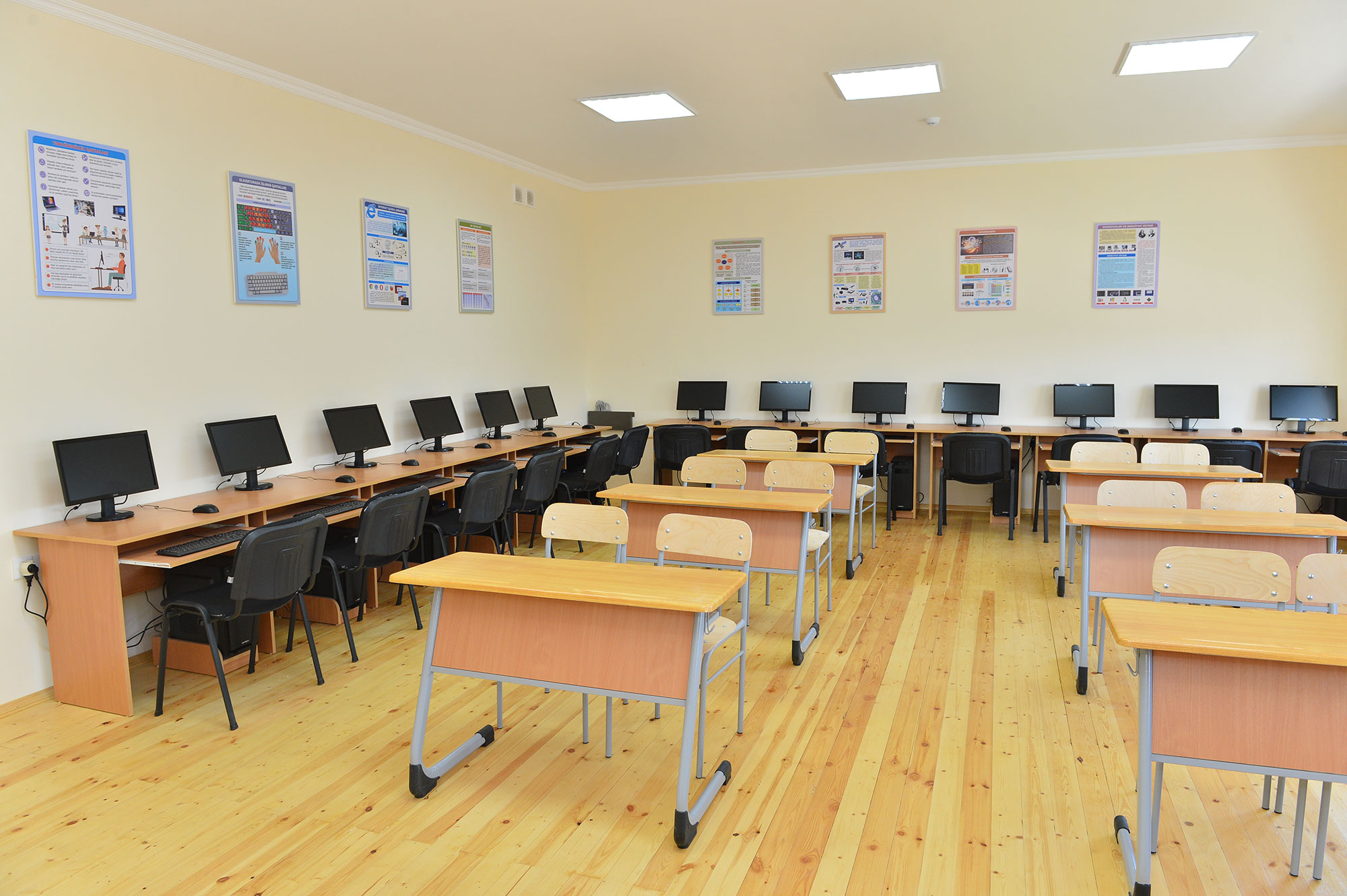 Hazırda 9 şagirdə 1 kompüter düşür 