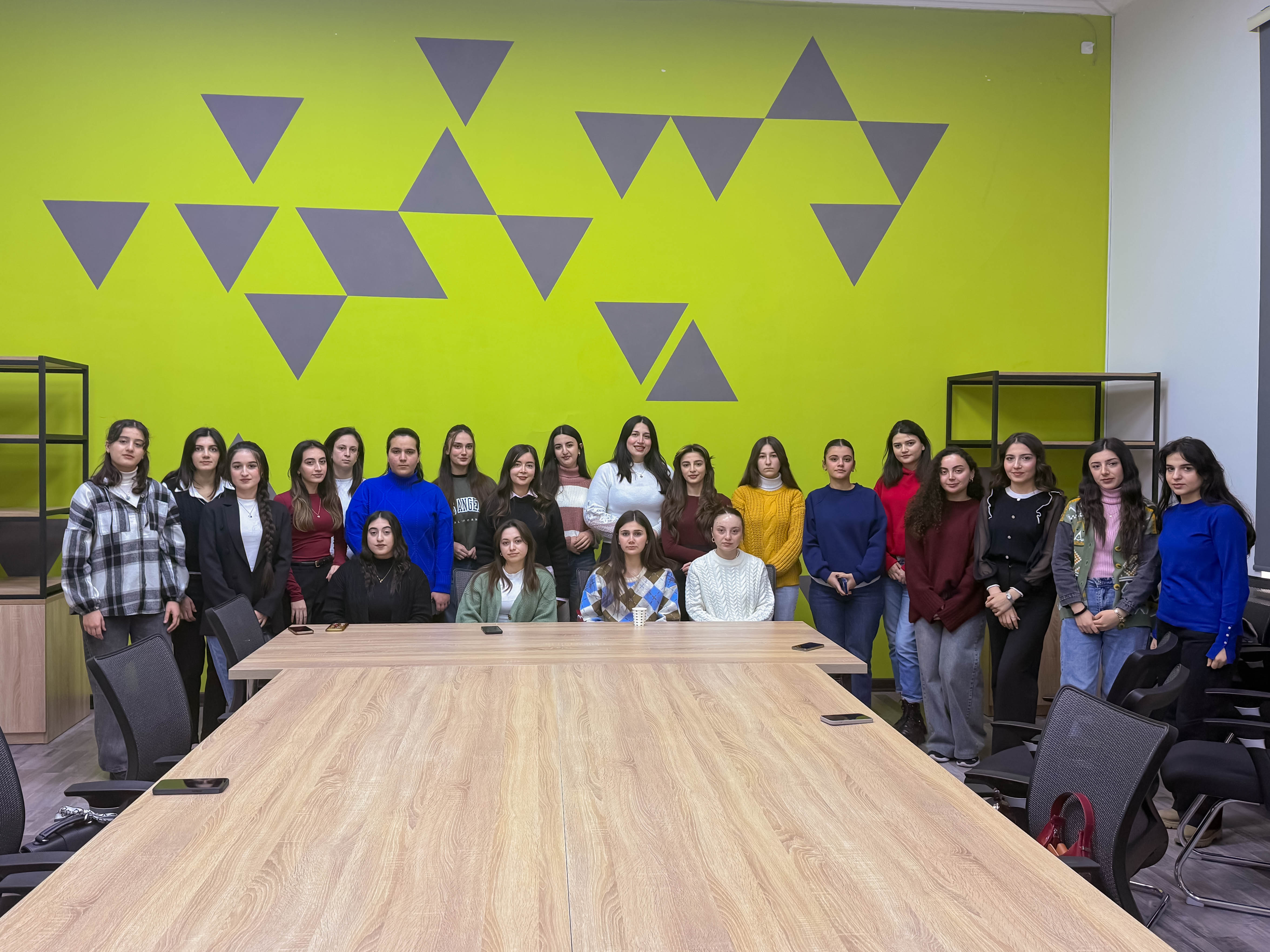 “Hənifə Məlikova-Zərdabi adına qızların təhsilinə dəstək” təqaüd proqramının iştirakçılarına təlim keçirilib