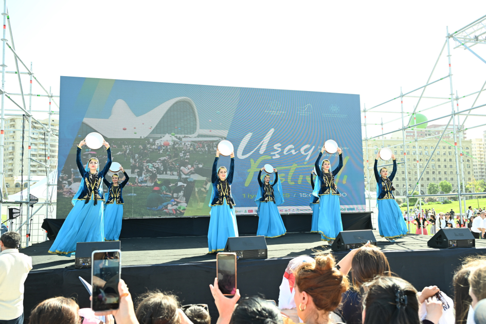 Heydər Əliyev Mərkəzinin parkında Uşaq festivalı keçirilib