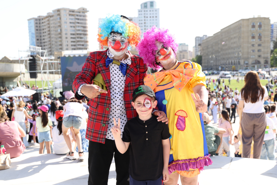 Heydər Əliyev Mərkəzinin parkında Uşaq festivalı keçirilib