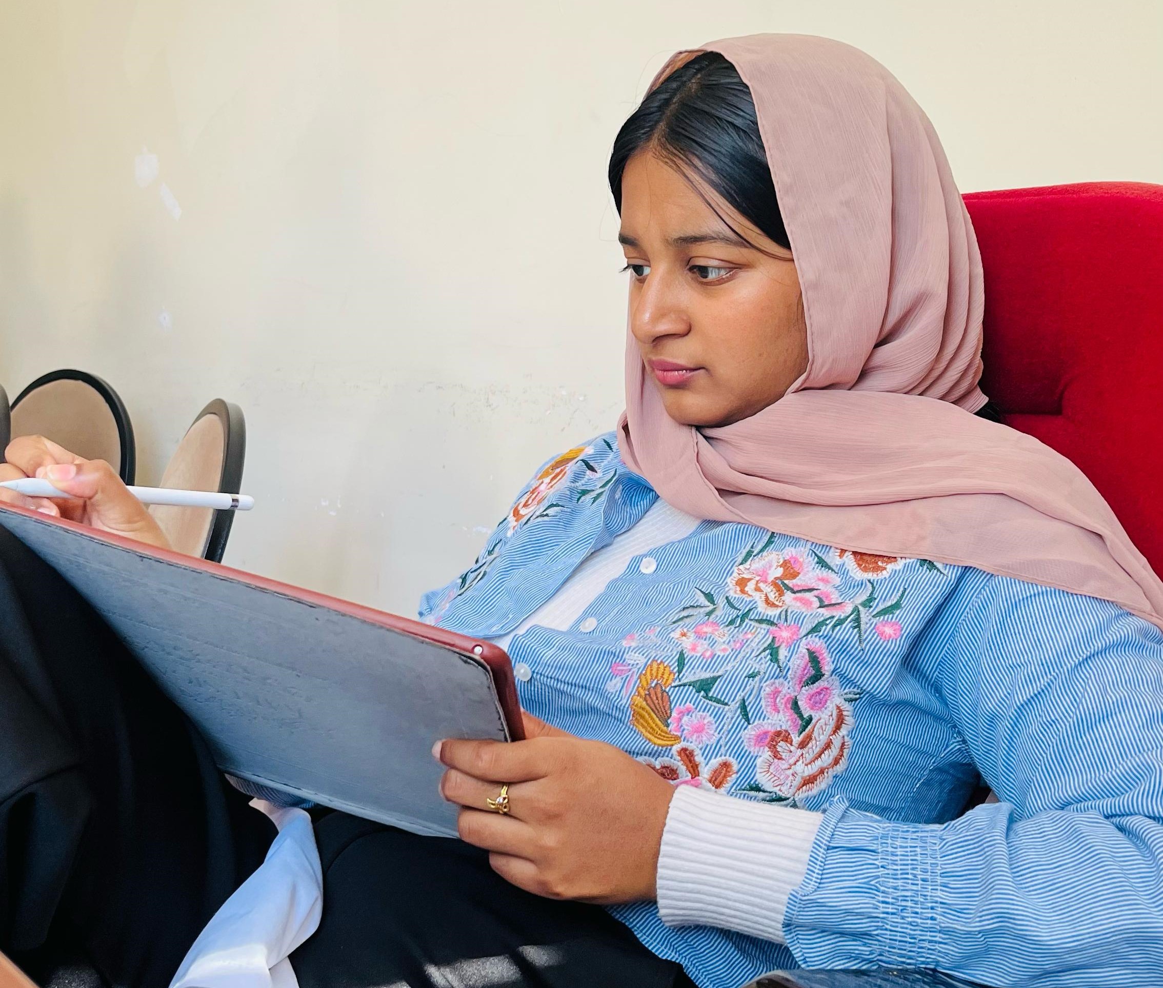 Hindli tələbə: Çoxu soruşur ki, Şah Rux Xanla tanışlığın var?