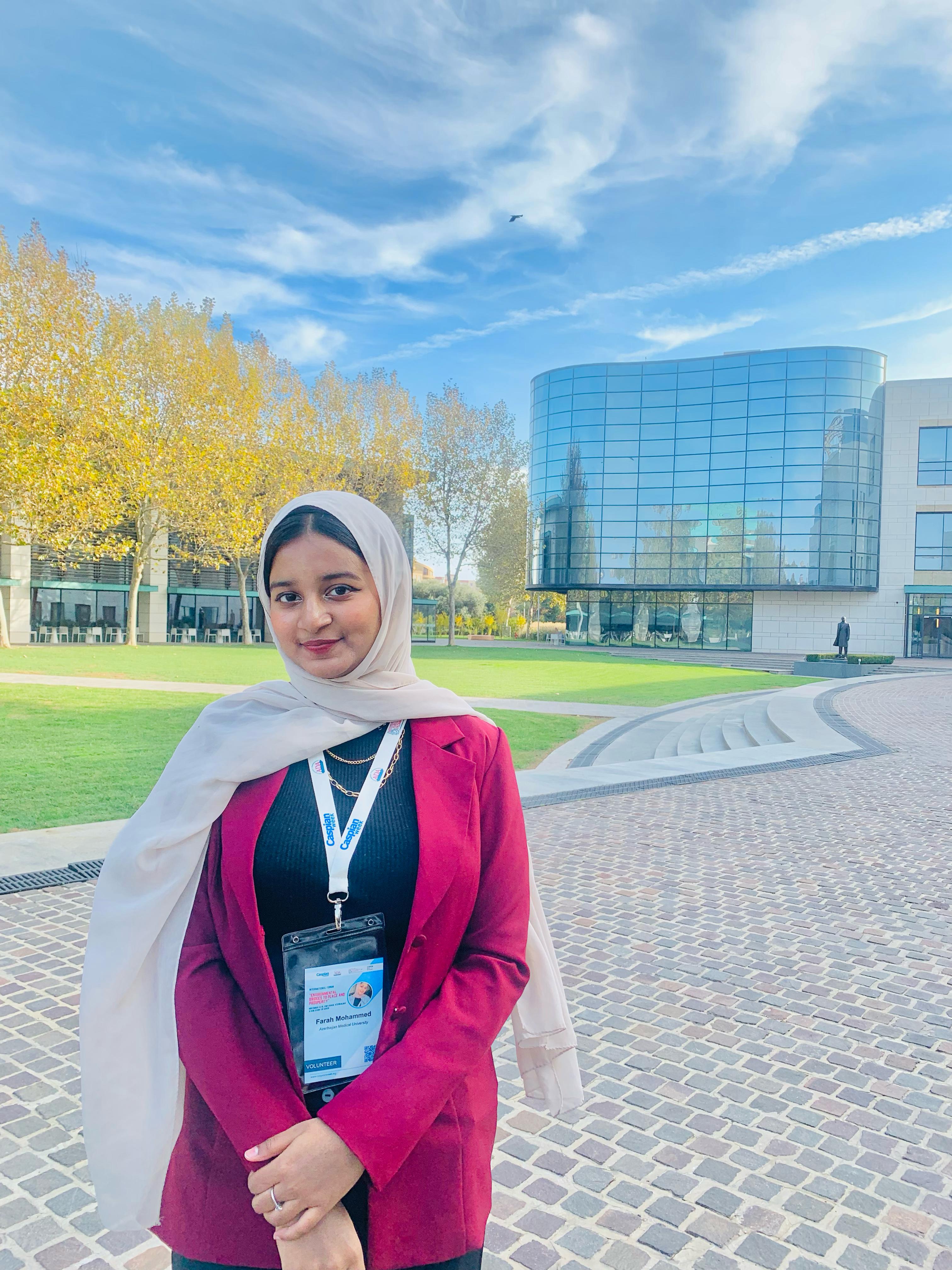 Hindli tələbə: Çoxu soruşur ki, Şah Rux Xanla tanışlığın var?