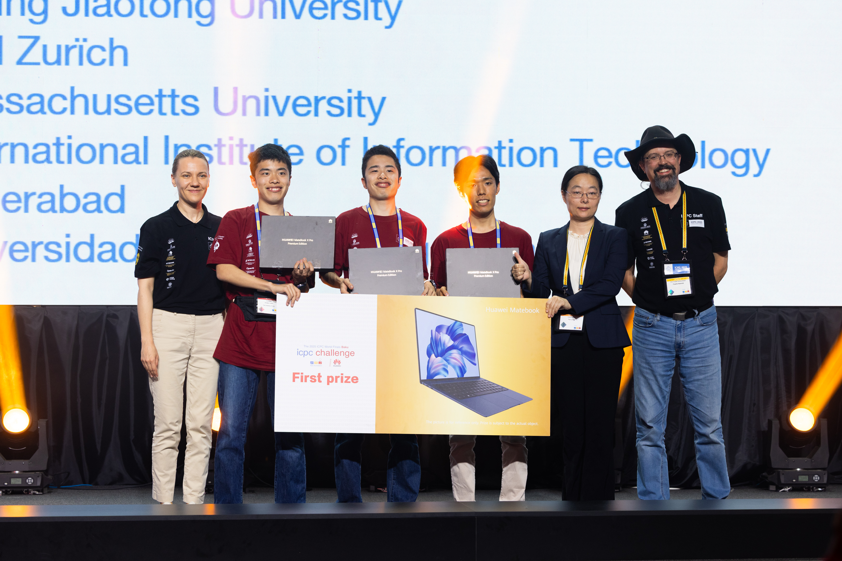 ICPC dünya finalının bağlanış və mükafatlandırılma mərasimi keçirilib