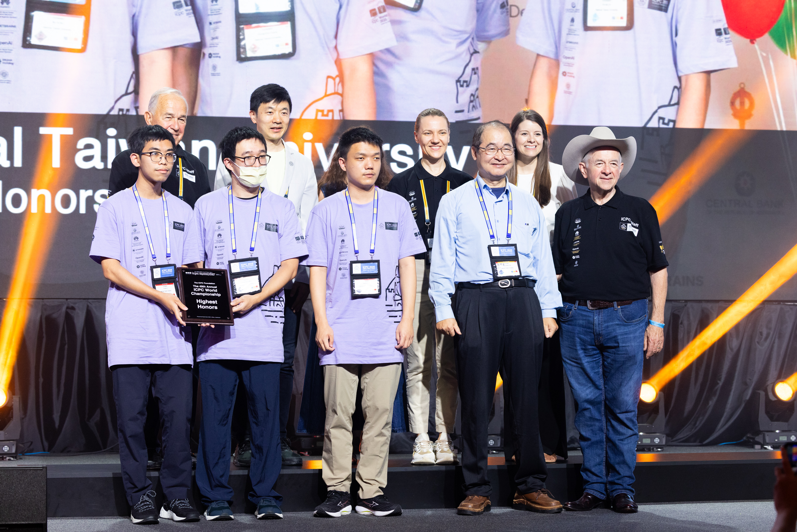 ICPC dünya finalının bağlanış və mükafatlandırılma mərasimi keçirilib