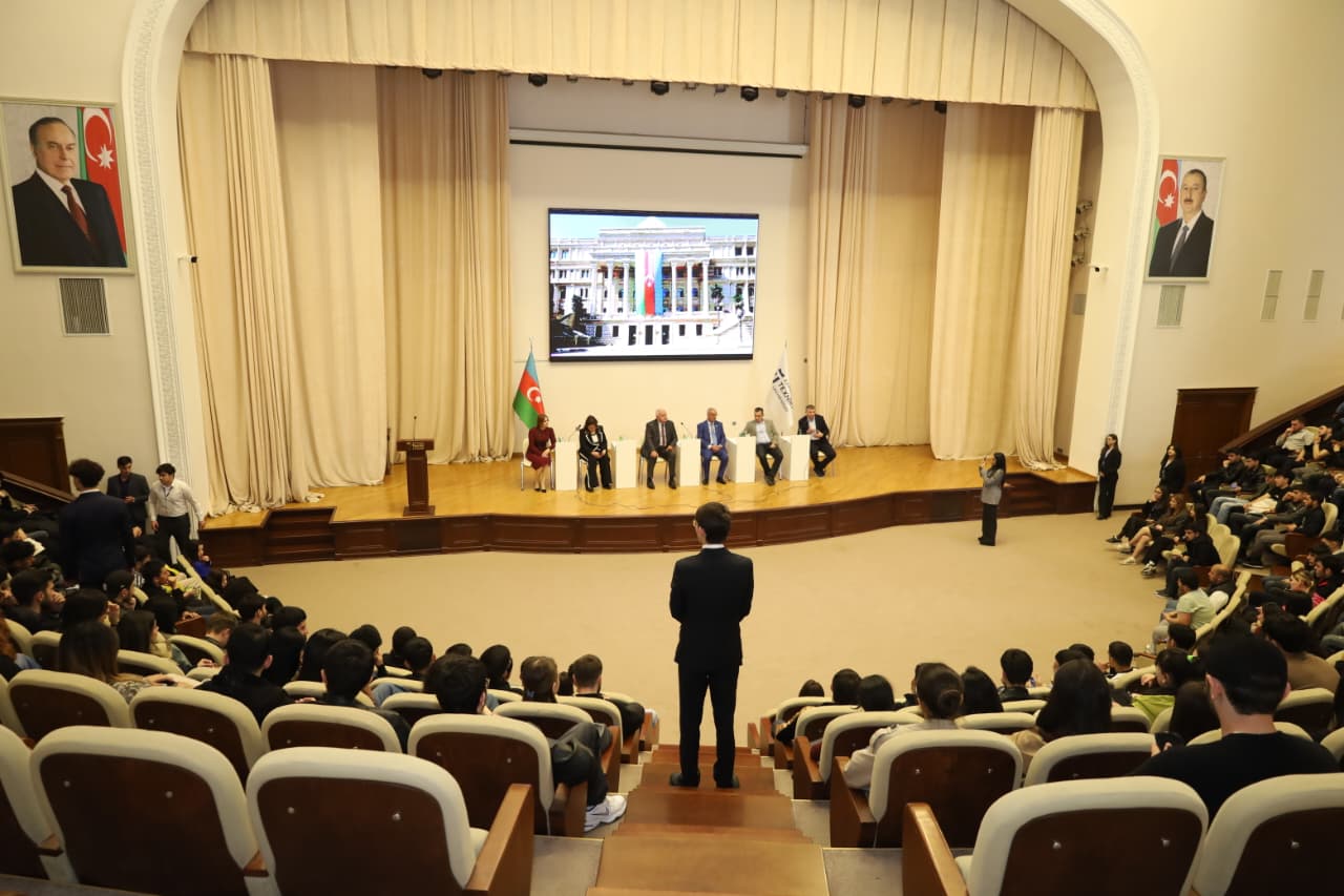 İctimai Şuranın üzvləri AzTU-da tələbələrlə görüşüblər 